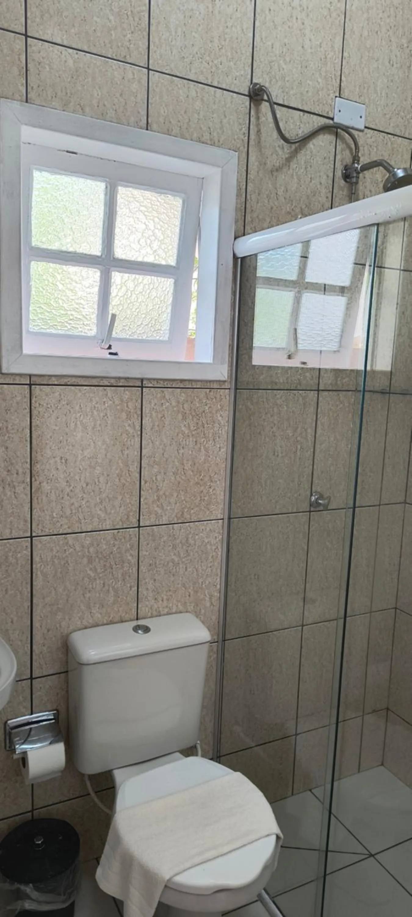 Bathroom in Pousada Cantinho do Sossego localizada do lado Norte de Paraty próxima as Praias de Sao Gonçalo São Gonçalinho Aldeia dos Pataxós Cachoeira do Crepusculo Ilha do Pelad e muito mais