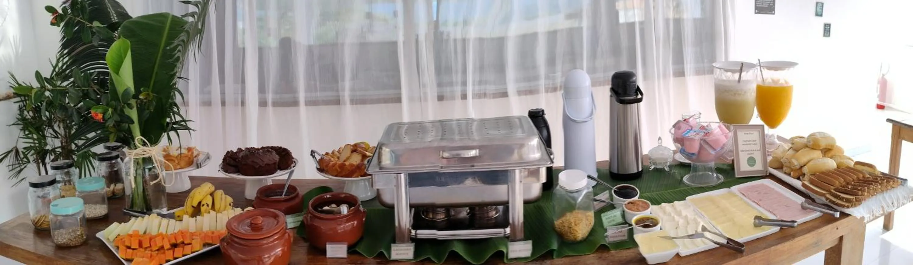 Breakfast in Pousada Cantinho do Sossego localizada do lado Norte de Paraty próxima as Praias de Sao Gonçalo São Gonçalinho Aldeia dos Pataxós Cachoeira do Crepusculo Ilha do Pelad e muito mais