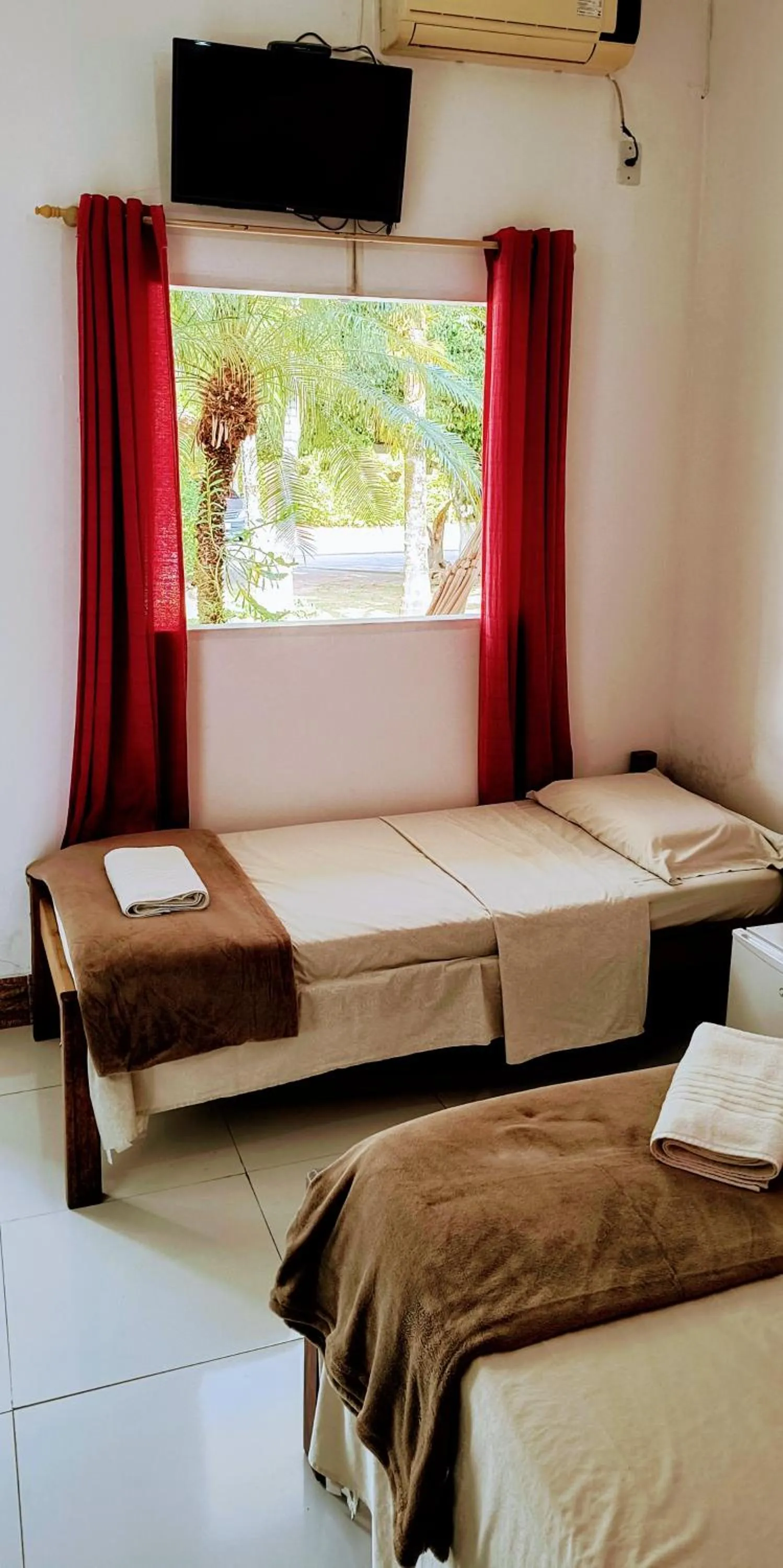 Bed in Pousada Cantinho do Sossego localizada do lado Norte de Paraty próxima as Praias de Sao Gonçalo São Gonçalinho Aldeia dos Pataxós Cachoeira do Crepusculo Ilha do Pelad e muito mais