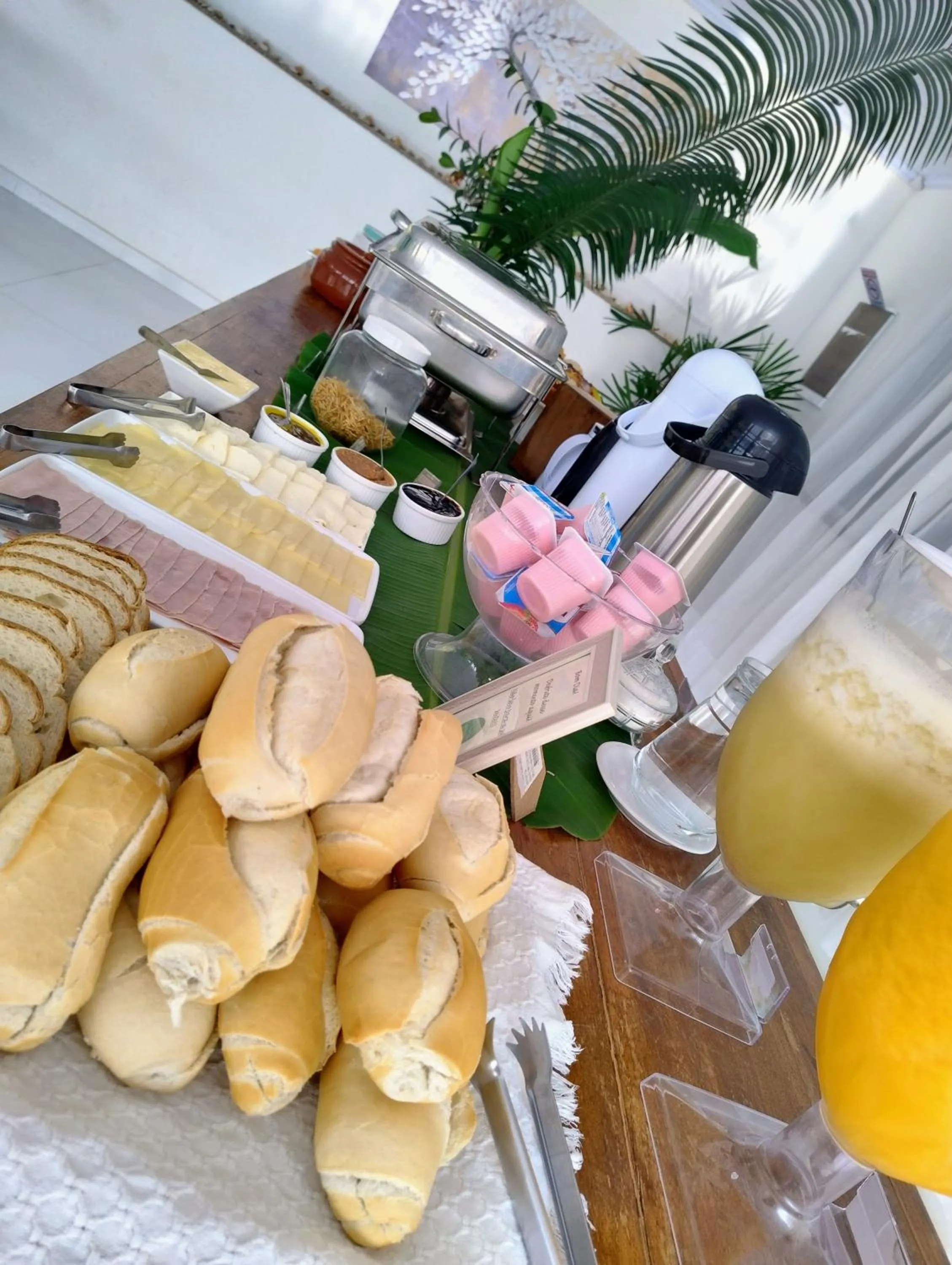 Breakfast in Pousada Cantinho do Sossego localizada do lado Norte de Paraty próxima as Praias de Sao Gonçalo São Gonçalinho Aldeia dos Pataxós Cachoeira do Crepusculo Ilha do Pelad e muito mais
