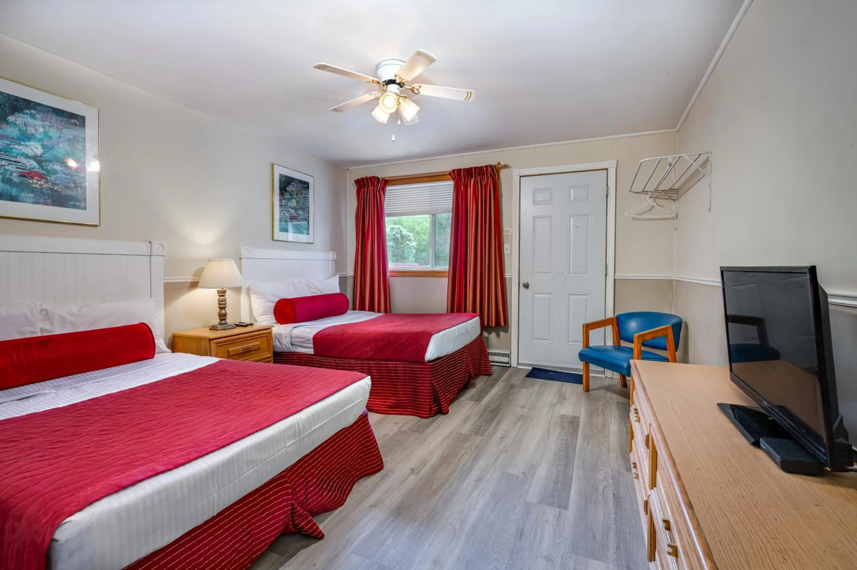 Bed in Long Sault Motel