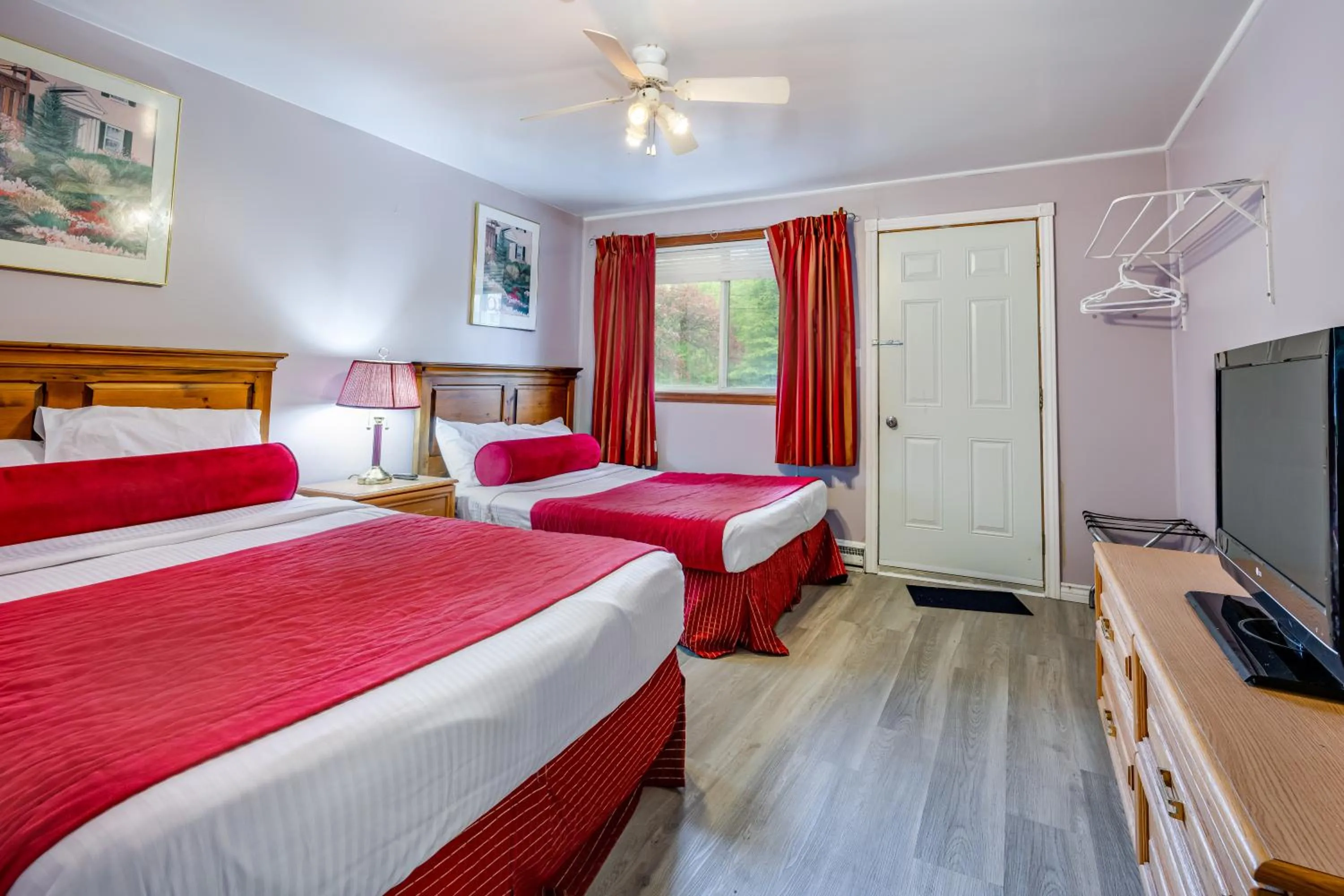 Bed in Long Sault Motel