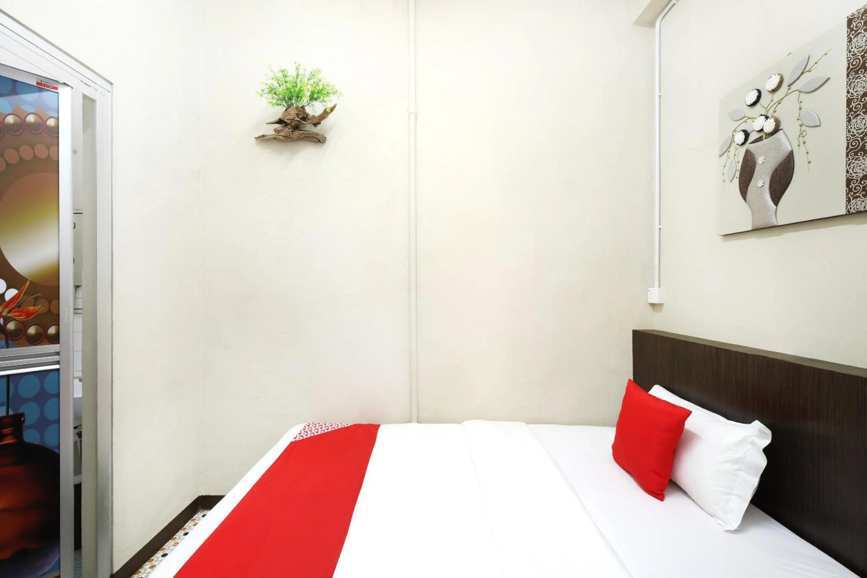 Bedroom, Bed in OYO 507 Aikka Hotel