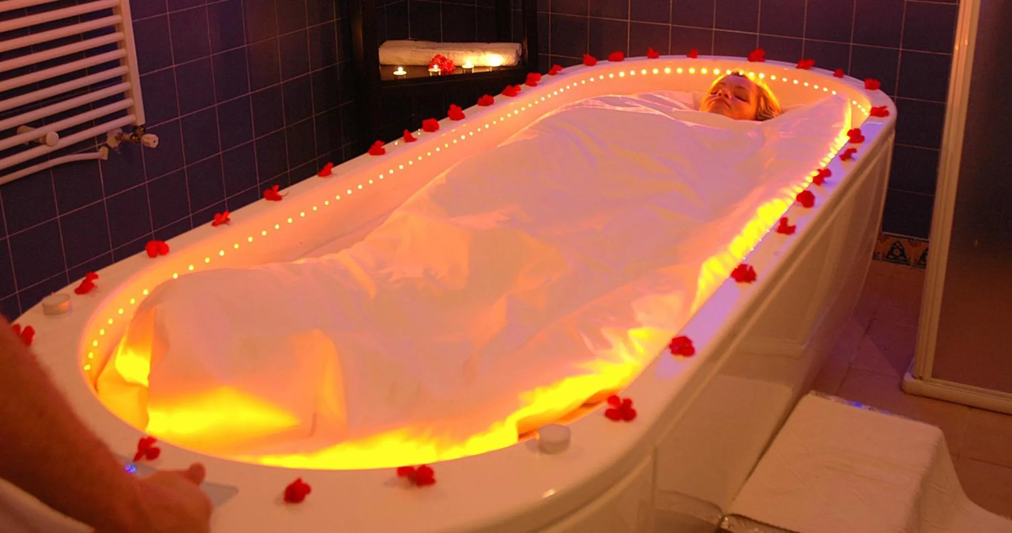 Hot Tub in El Mouradi Palm Marina - Couple et Famille uniquement