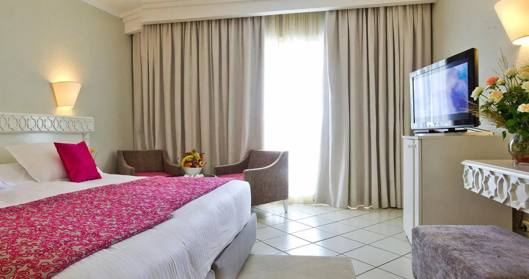Double Room (1 Adult + 1 Child) in El Mouradi Palm Marina - Couple et Famille uniquement Double Room (1 Adult + 1 Child) in El Mouradi Palm Marina - Couple et Famille uniquement