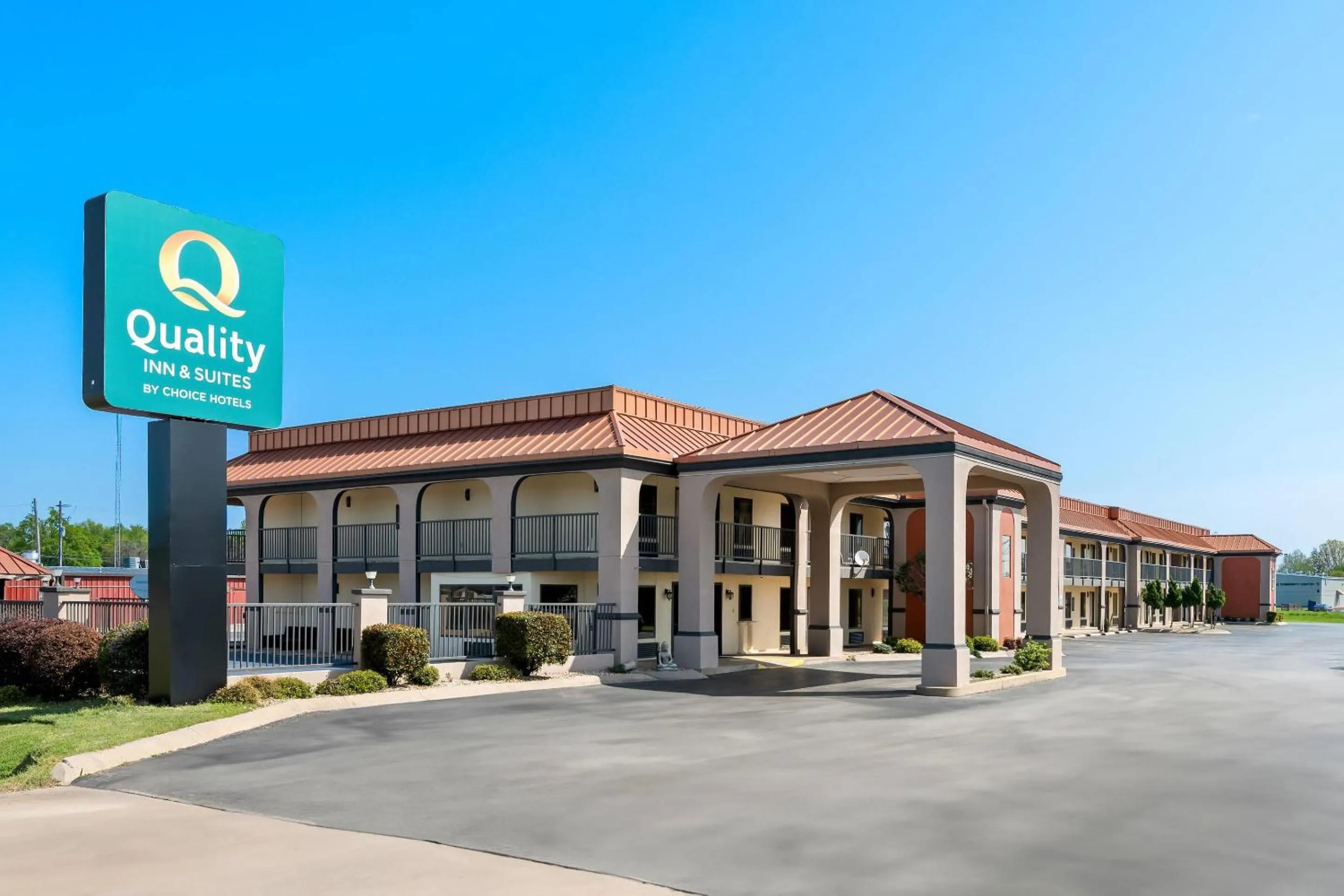 Property building in Quality Inn & Suites Dumas
