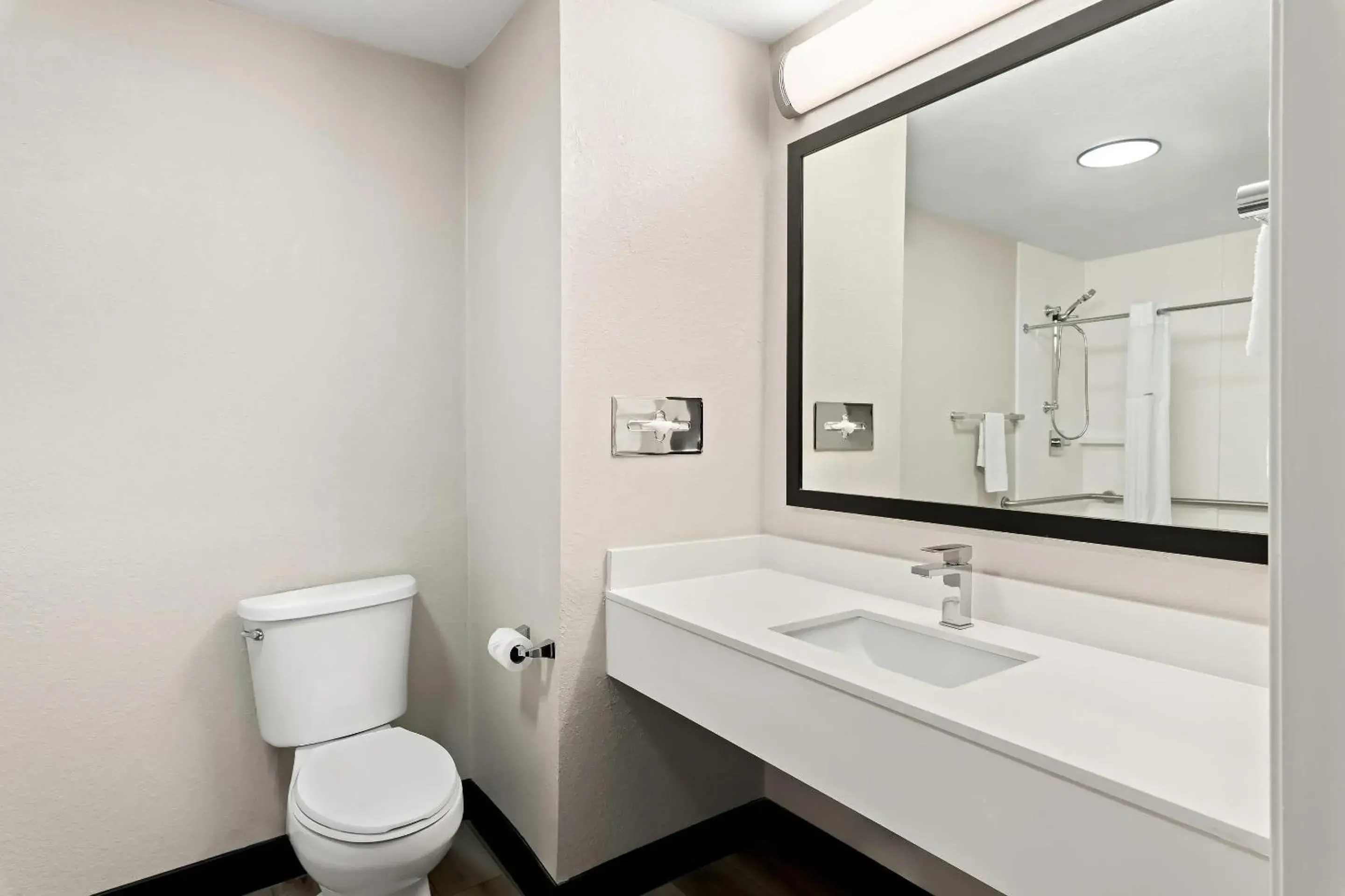 Bedroom in Quality Inn & Suites Dumas Bedroom in Quality Inn & Suites Dumas