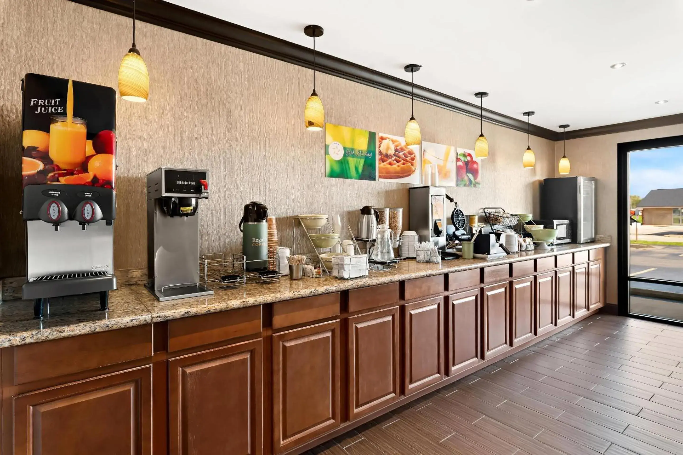 Breakfast in Quality Inn & Suites Dumas Breakfast in Quality Inn & Suites Dumas