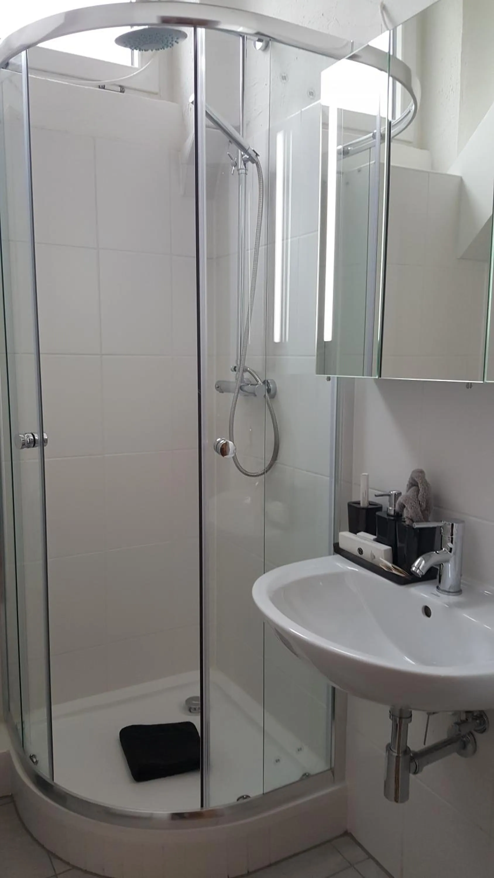 Shower in Oberkasseler Hof Bonn