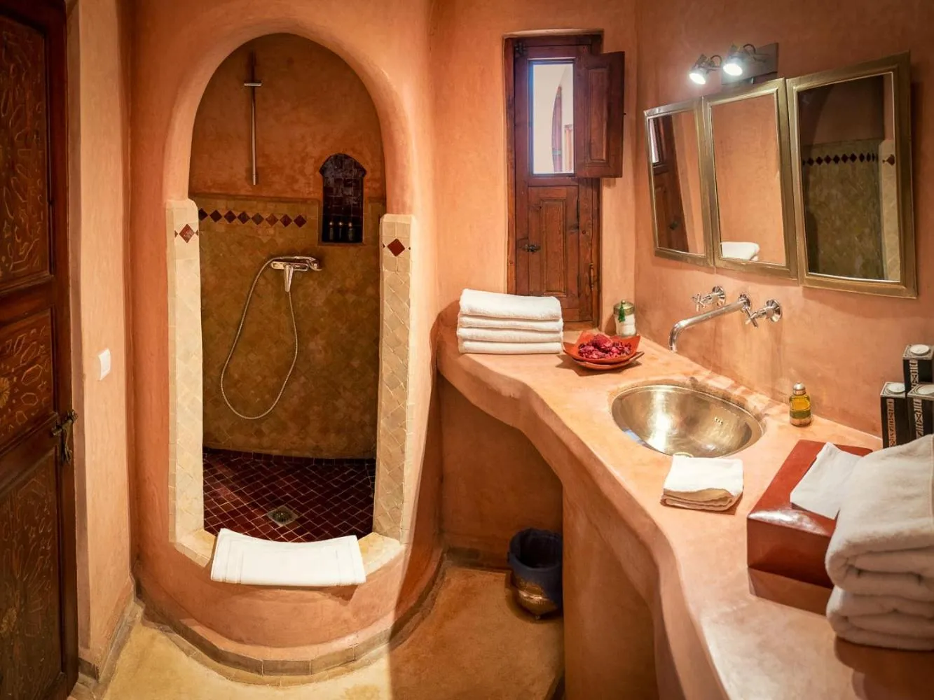 Shower in Riad Selouane