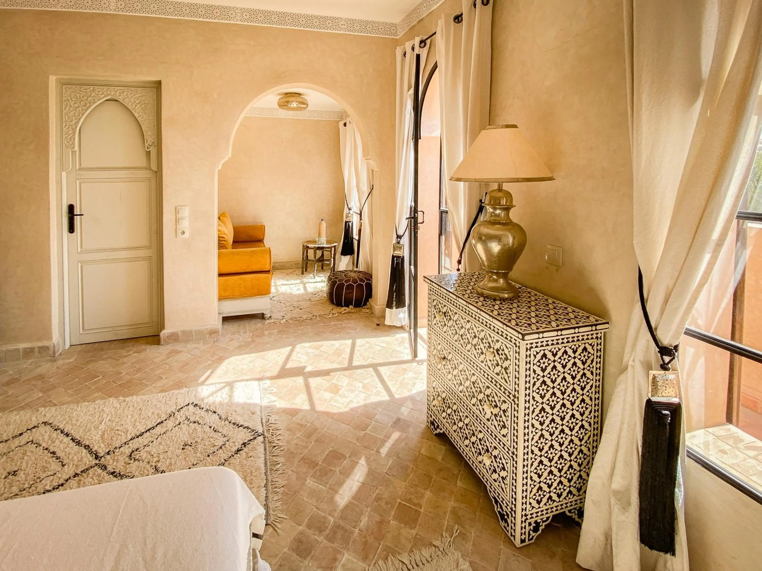 Seating area, Bed in Riad Selouane