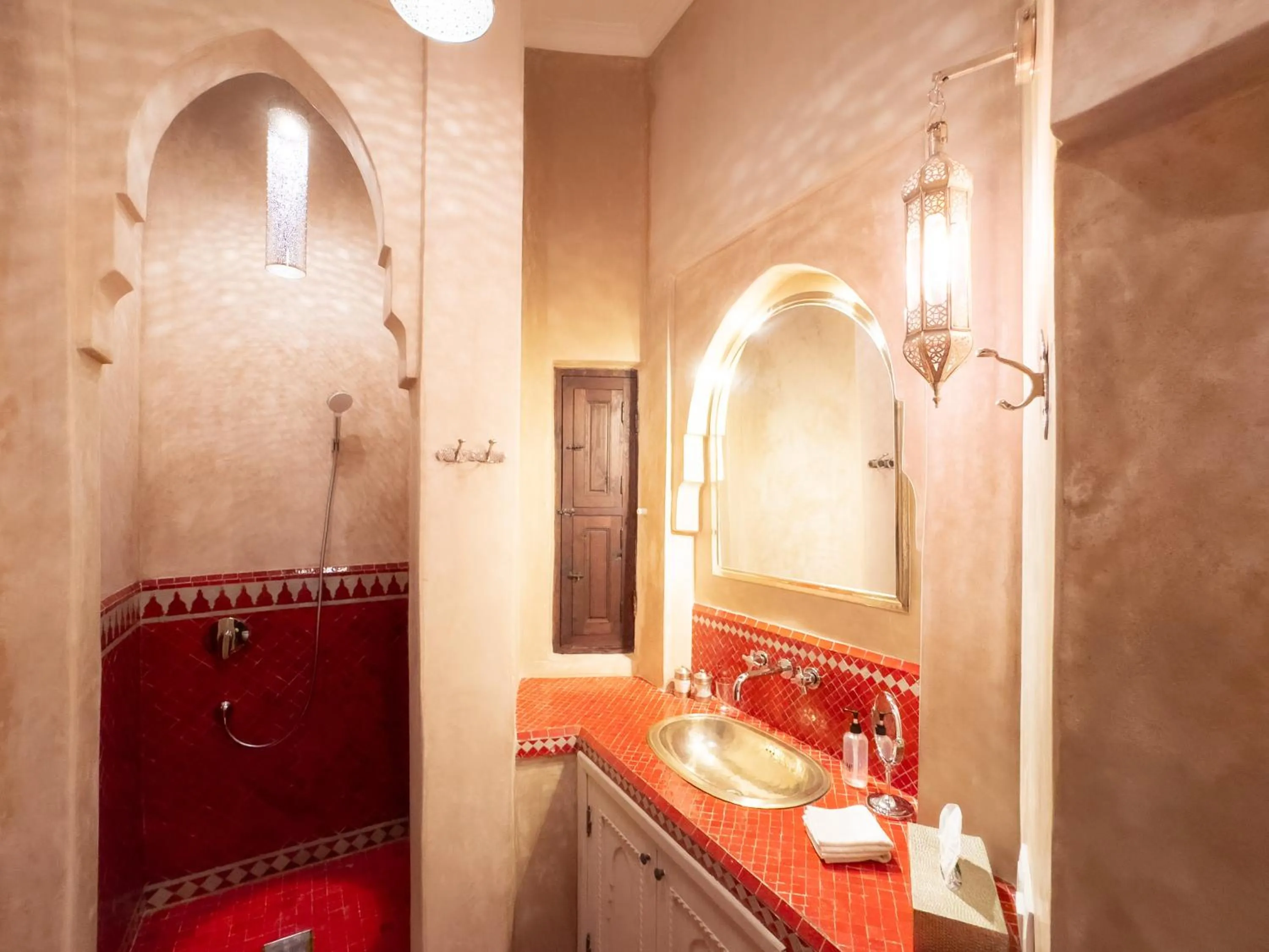Shower in Riad Selouane