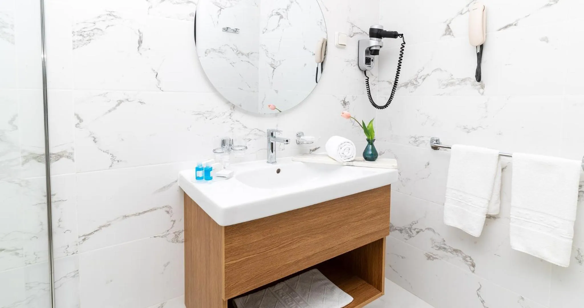 Bathroom in El Mouradi Palace- Couple et Famille uniquement