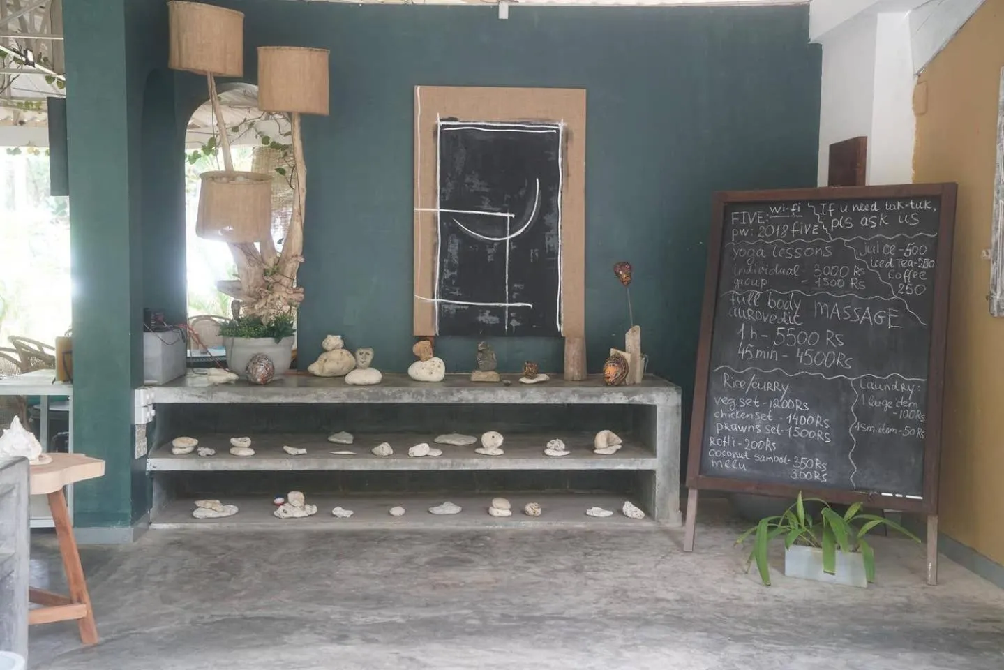 Lobby or reception in FIVE