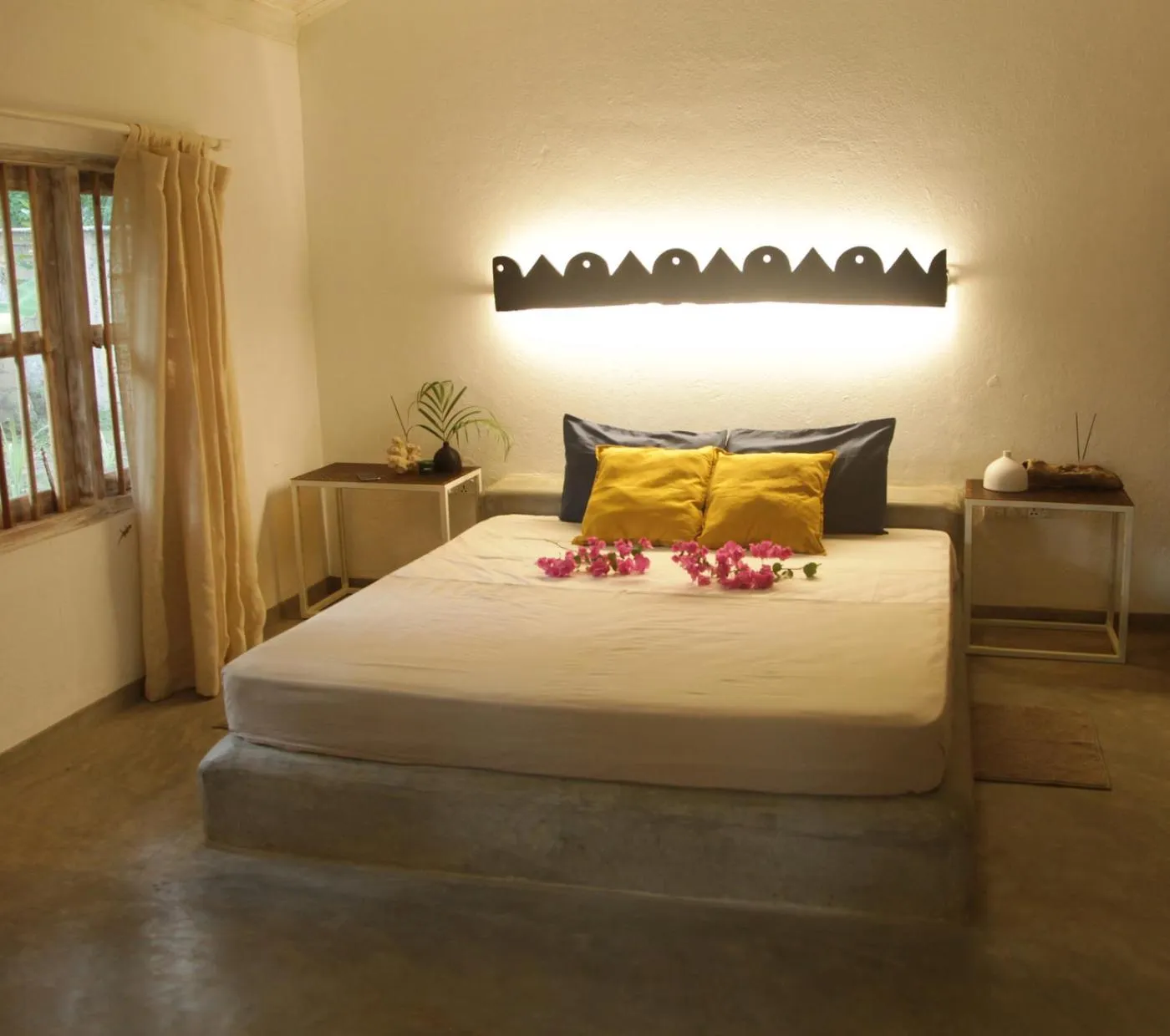 Bedroom, Bed in FIVE