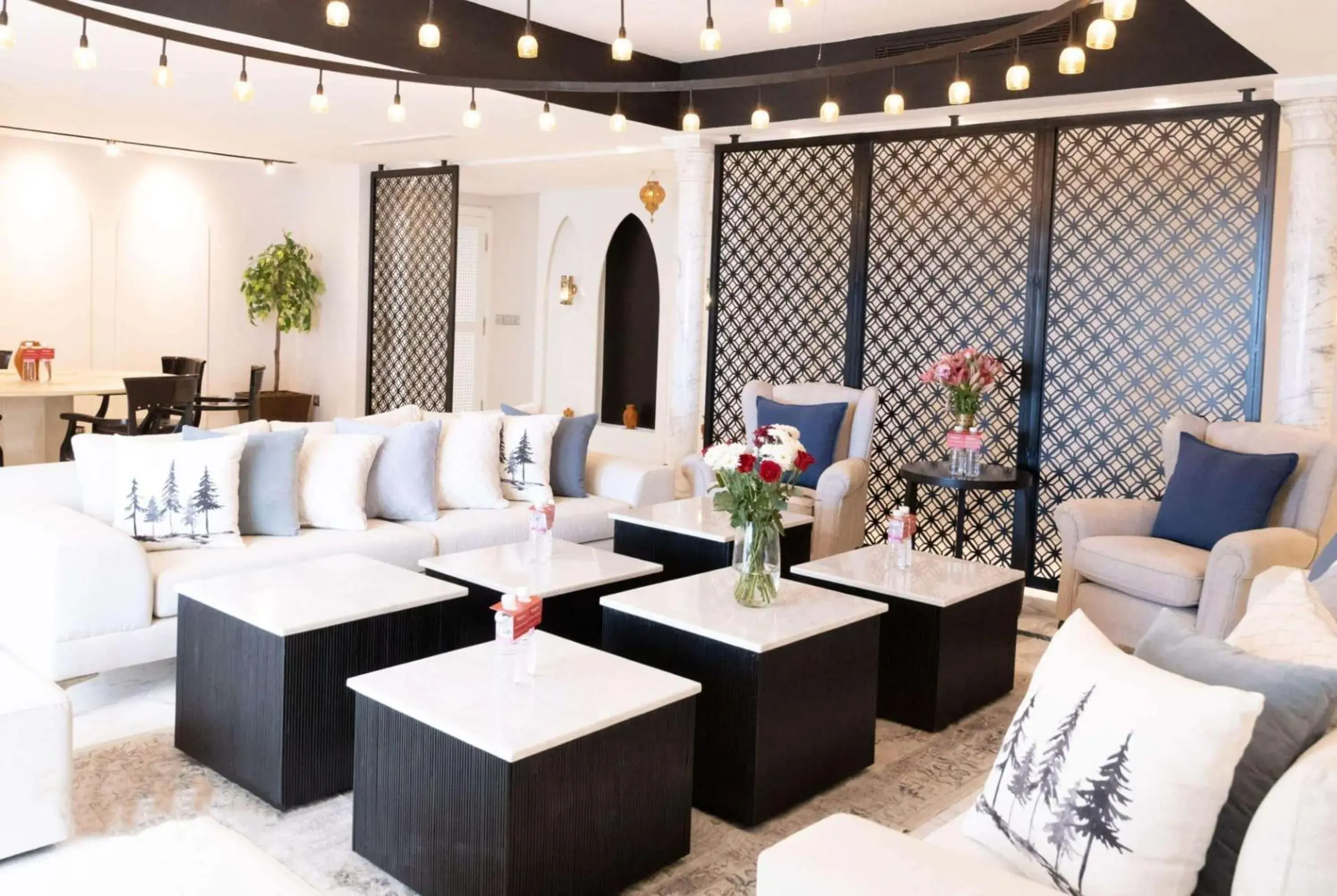 Lounge or bar in Ramada Plaza by Wyndham Tunis Lounge or bar in Ramada Plaza by Wyndham Tunis