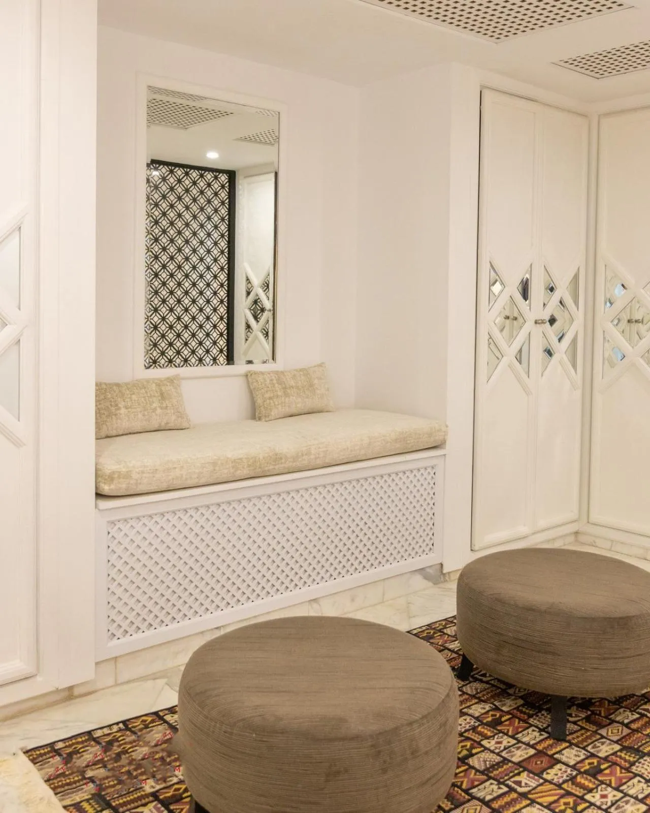 Seating area in Ramada Plaza by Wyndham Tunis