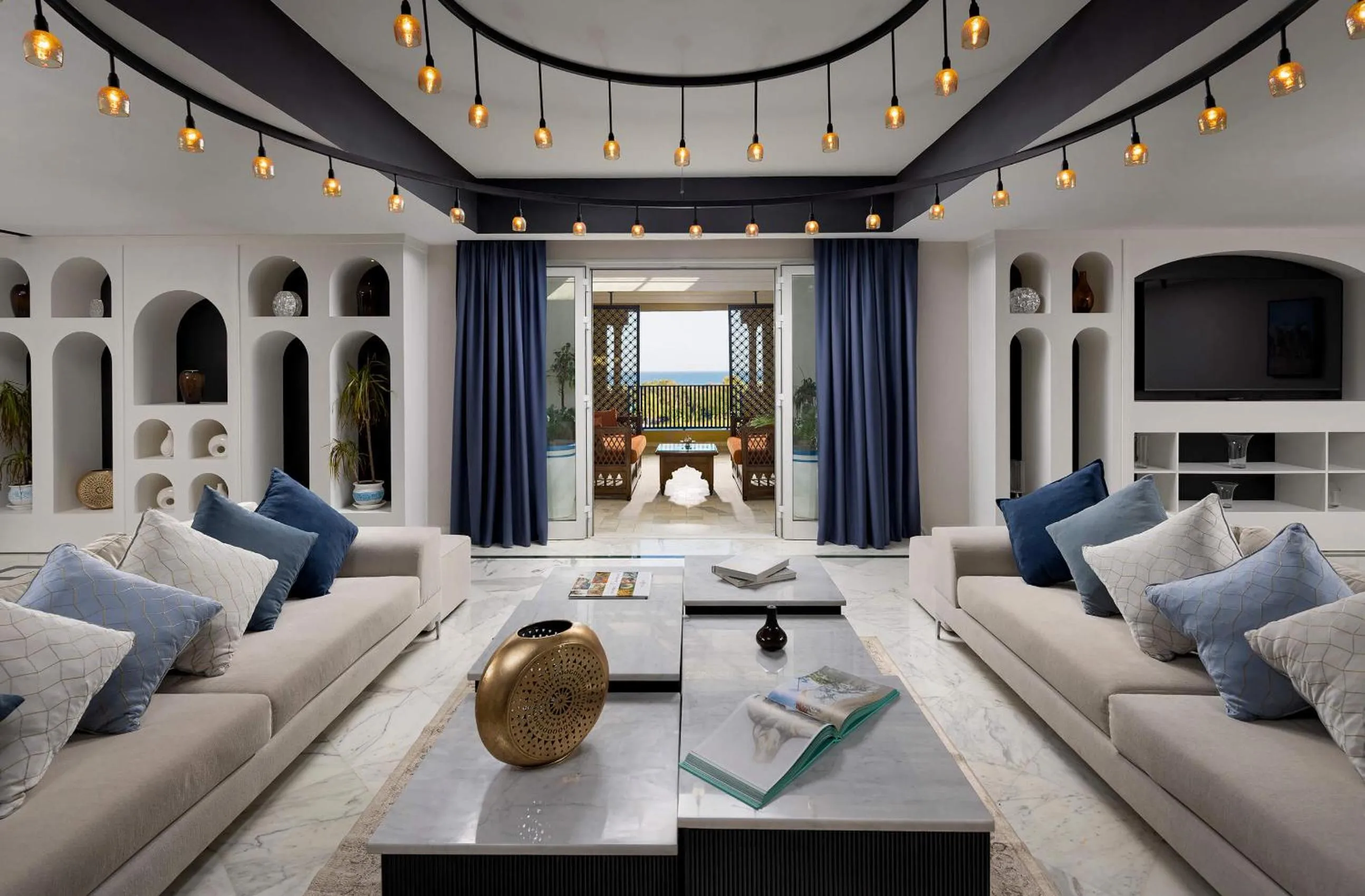 Living room in Ramada Plaza by Wyndham Tunis