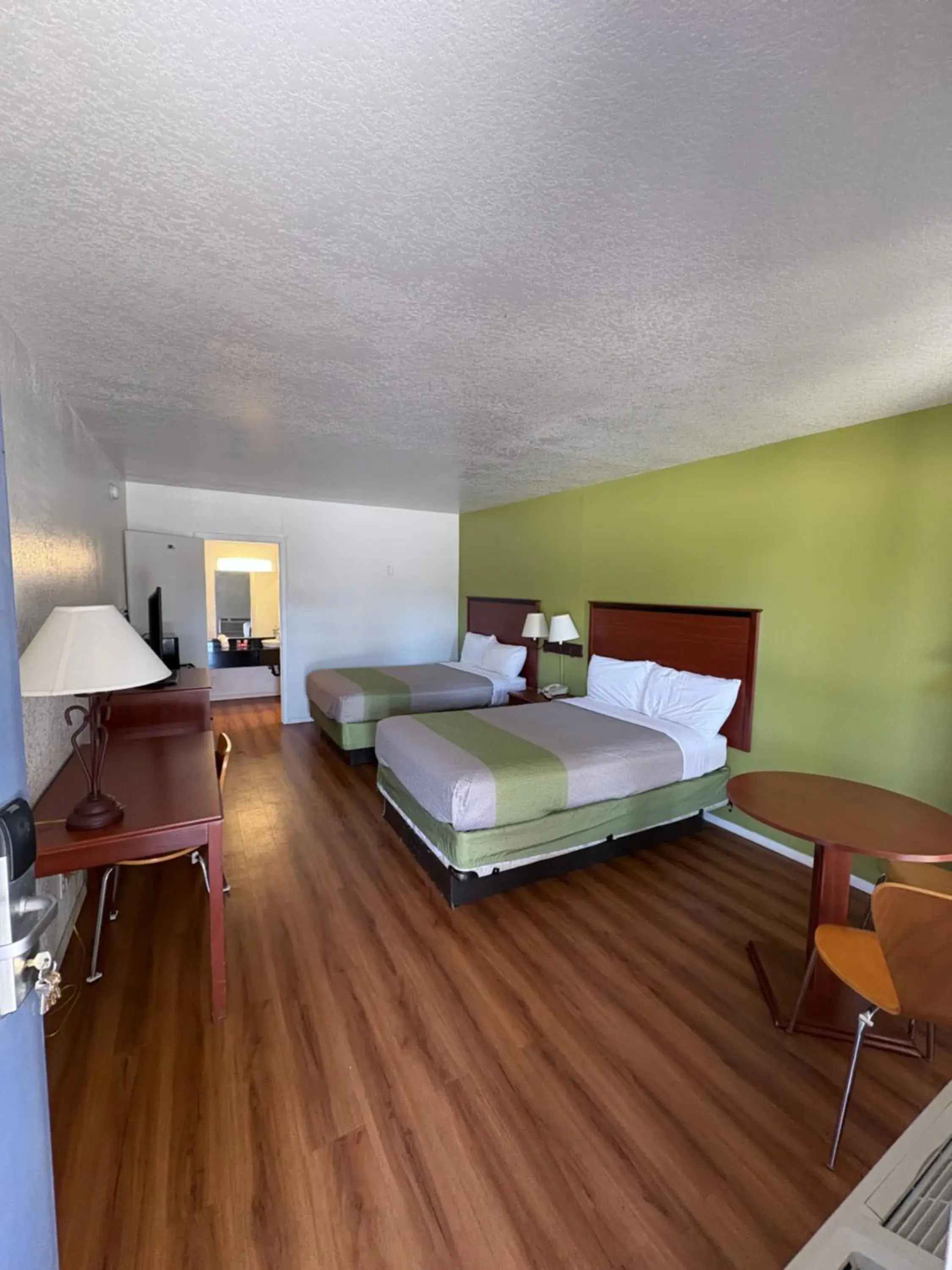 Quadruple Room - Non Smoking in Econo Lodge Quadruple Room - Non Smoking in Econo Lodge