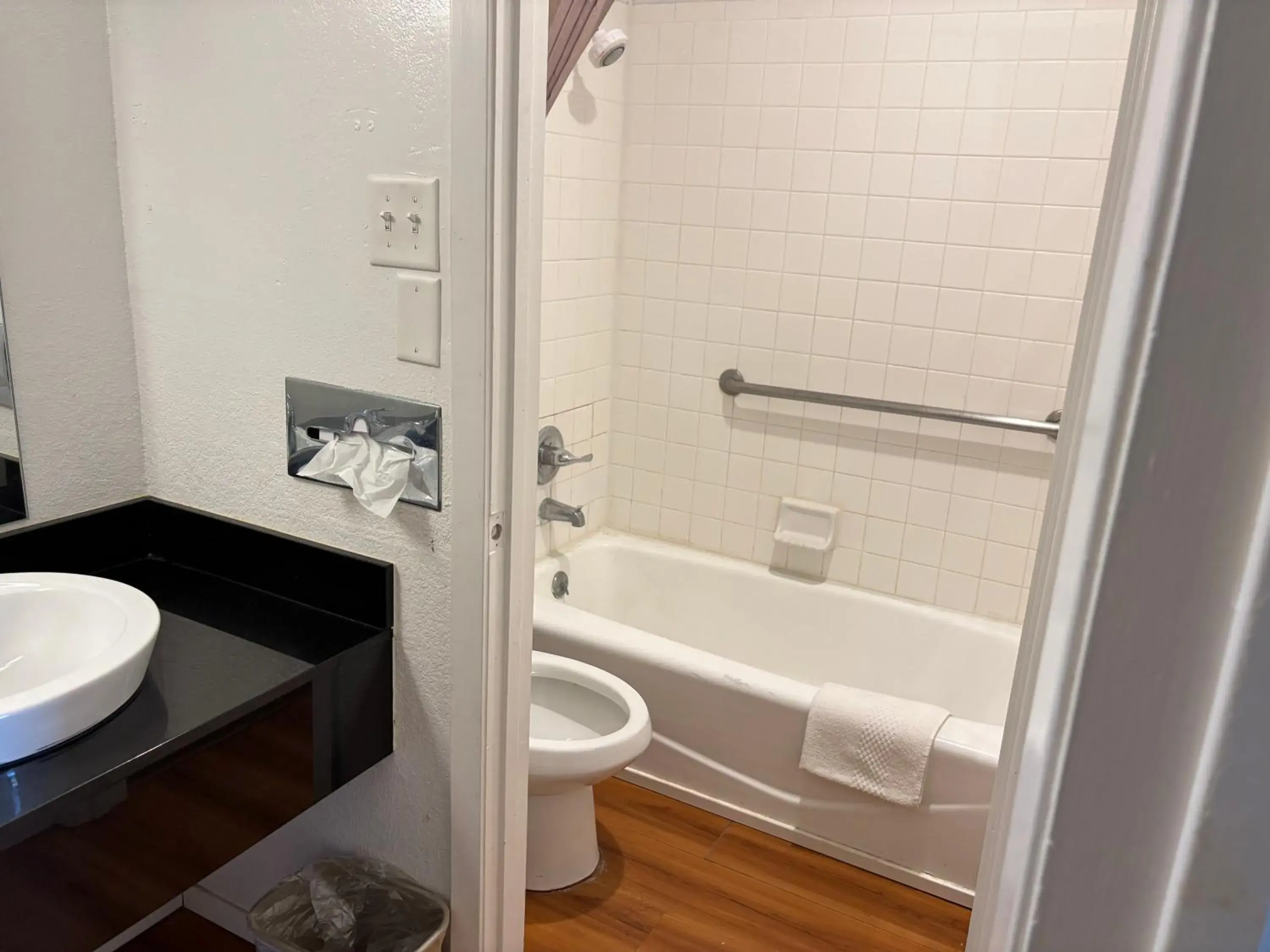 Shower in Econo Lodge Shower in Econo Lodge