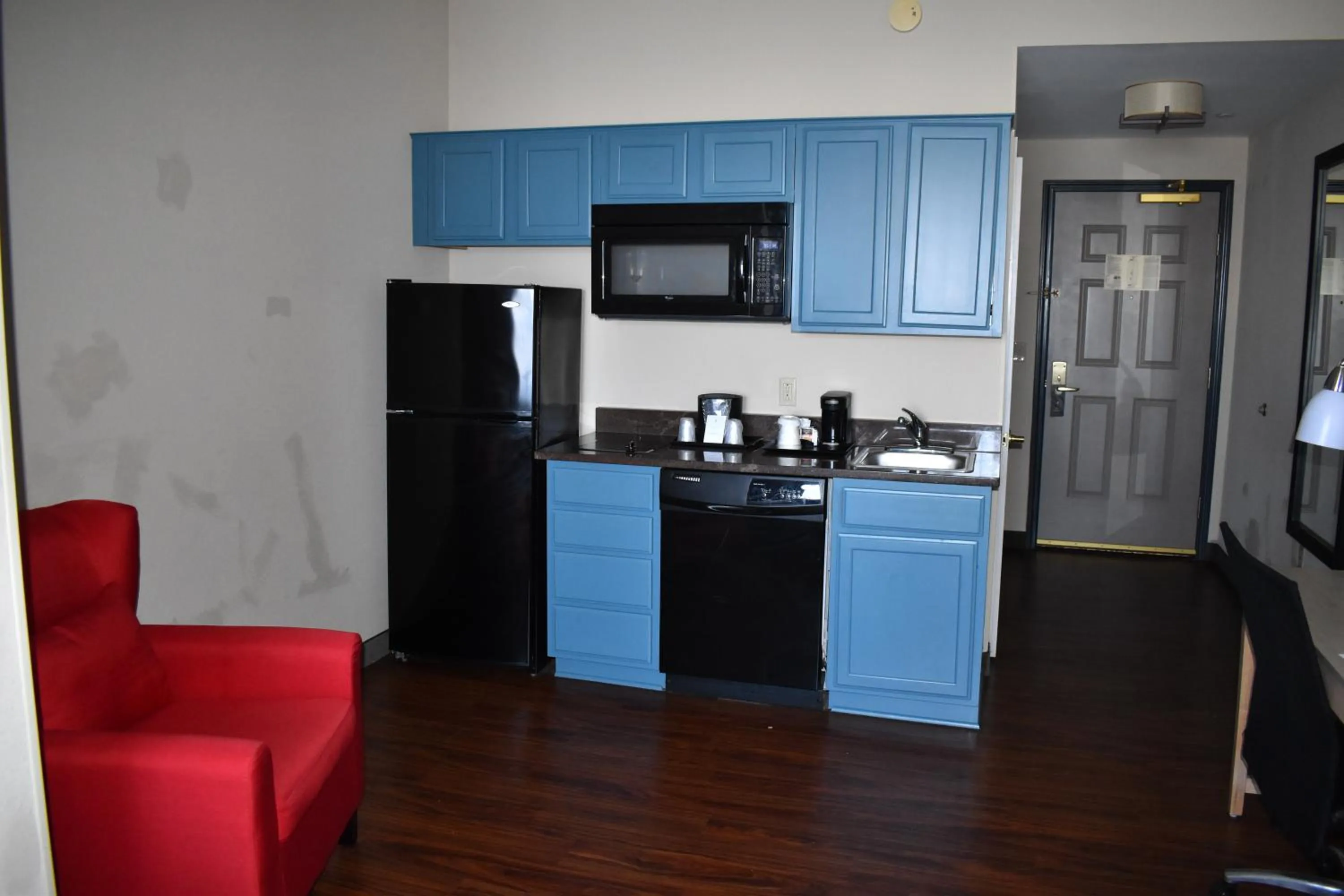 Kitchen or kitchenette in Country Inn & Suites by Radisson, Hagerstown, MD