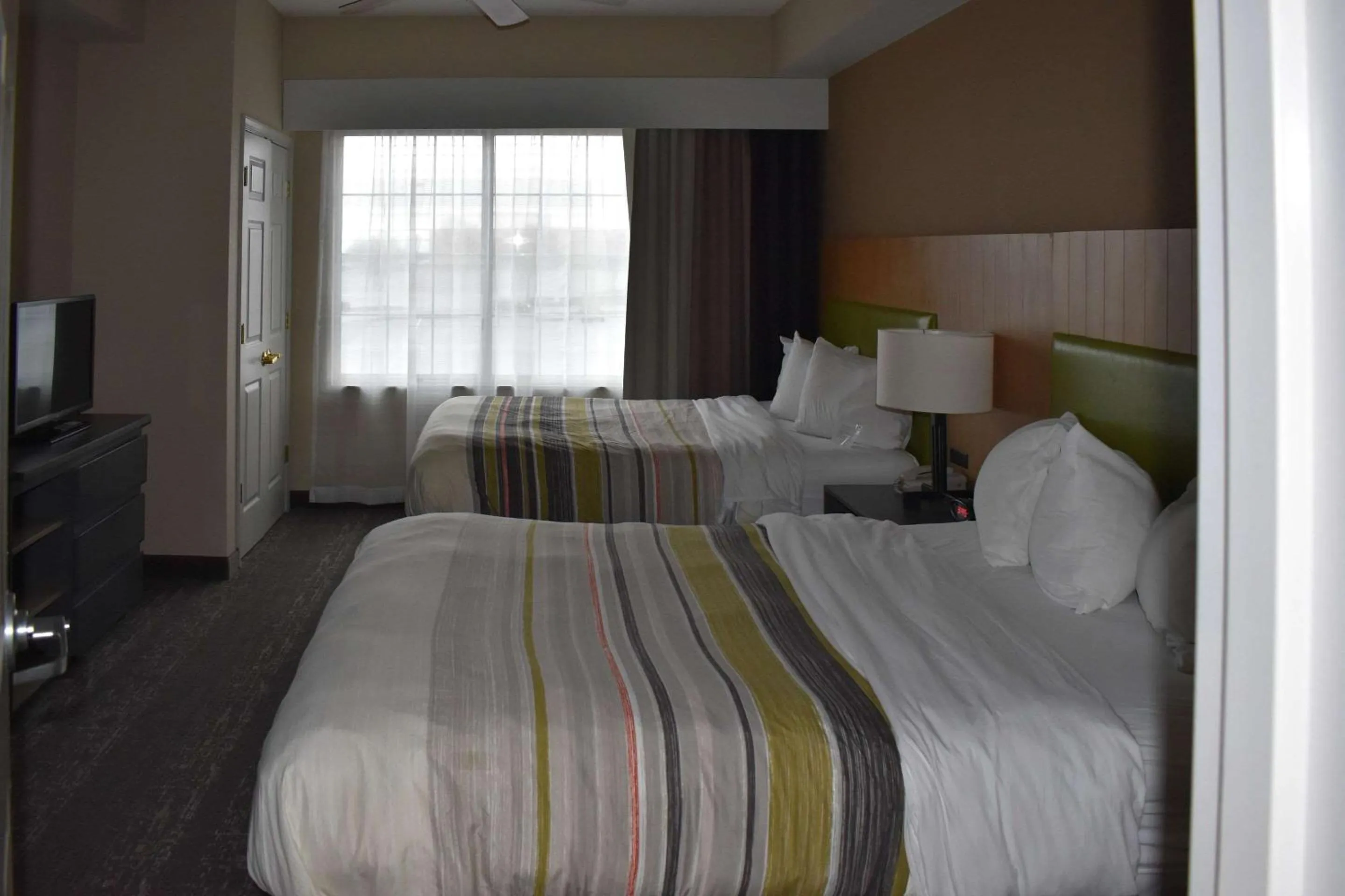Bedroom, Bed in Country Inn & Suites by Radisson, Hagerstown, MD