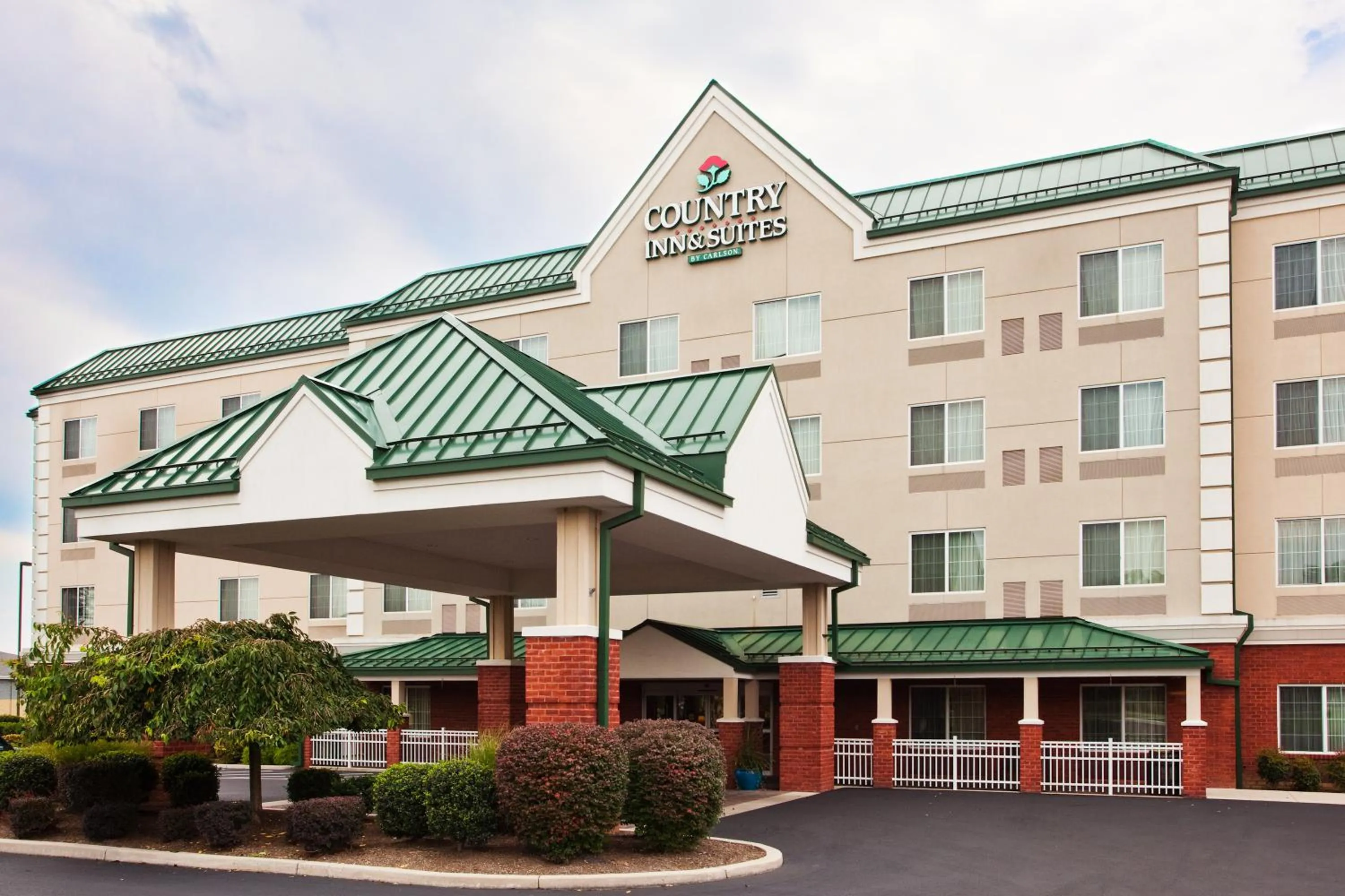 Facade/entrance in Country Inn & Suites by Radisson, Hagerstown, MD