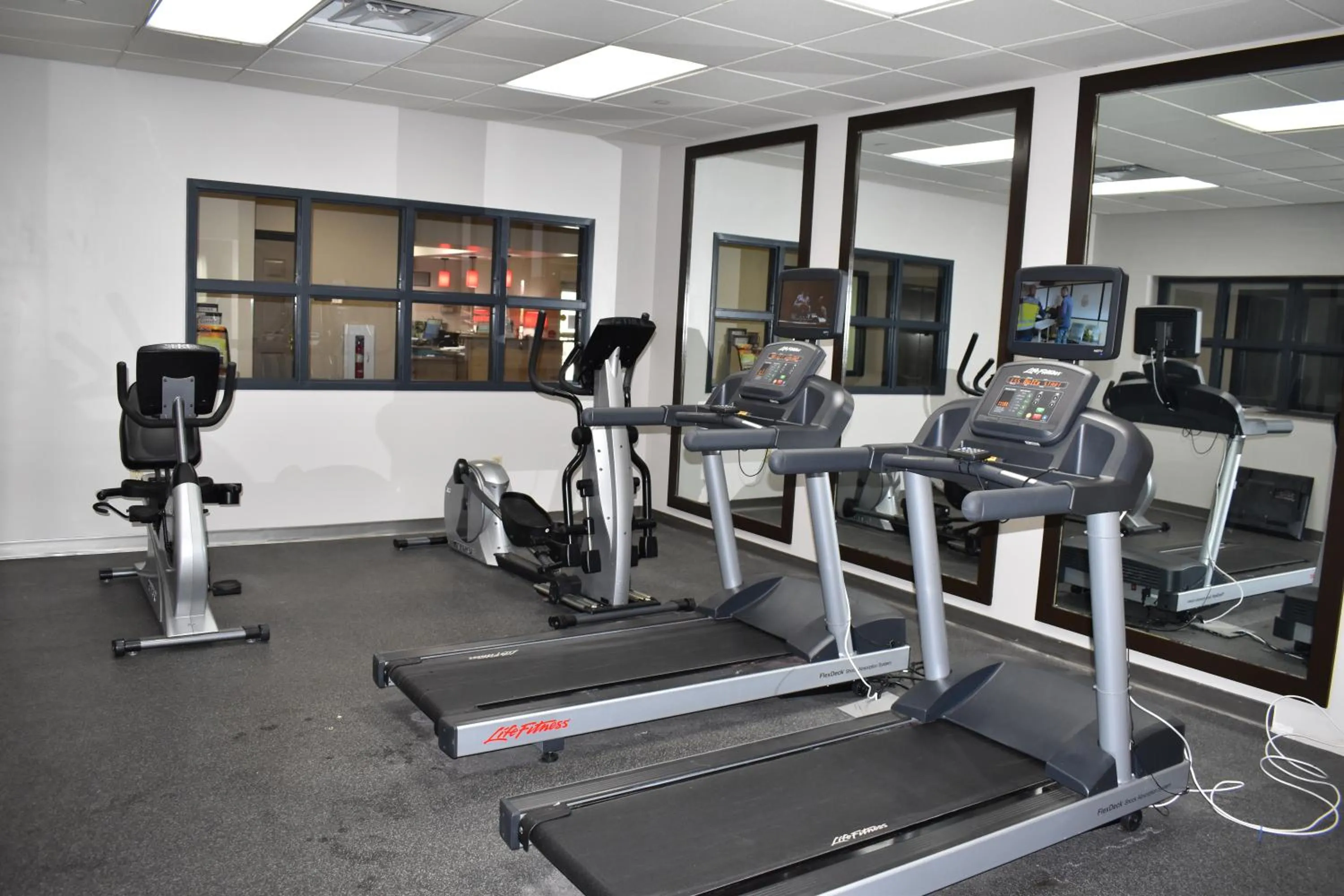 Fitness centre/facilities in Country Inn & Suites by Radisson, Hagerstown, MD