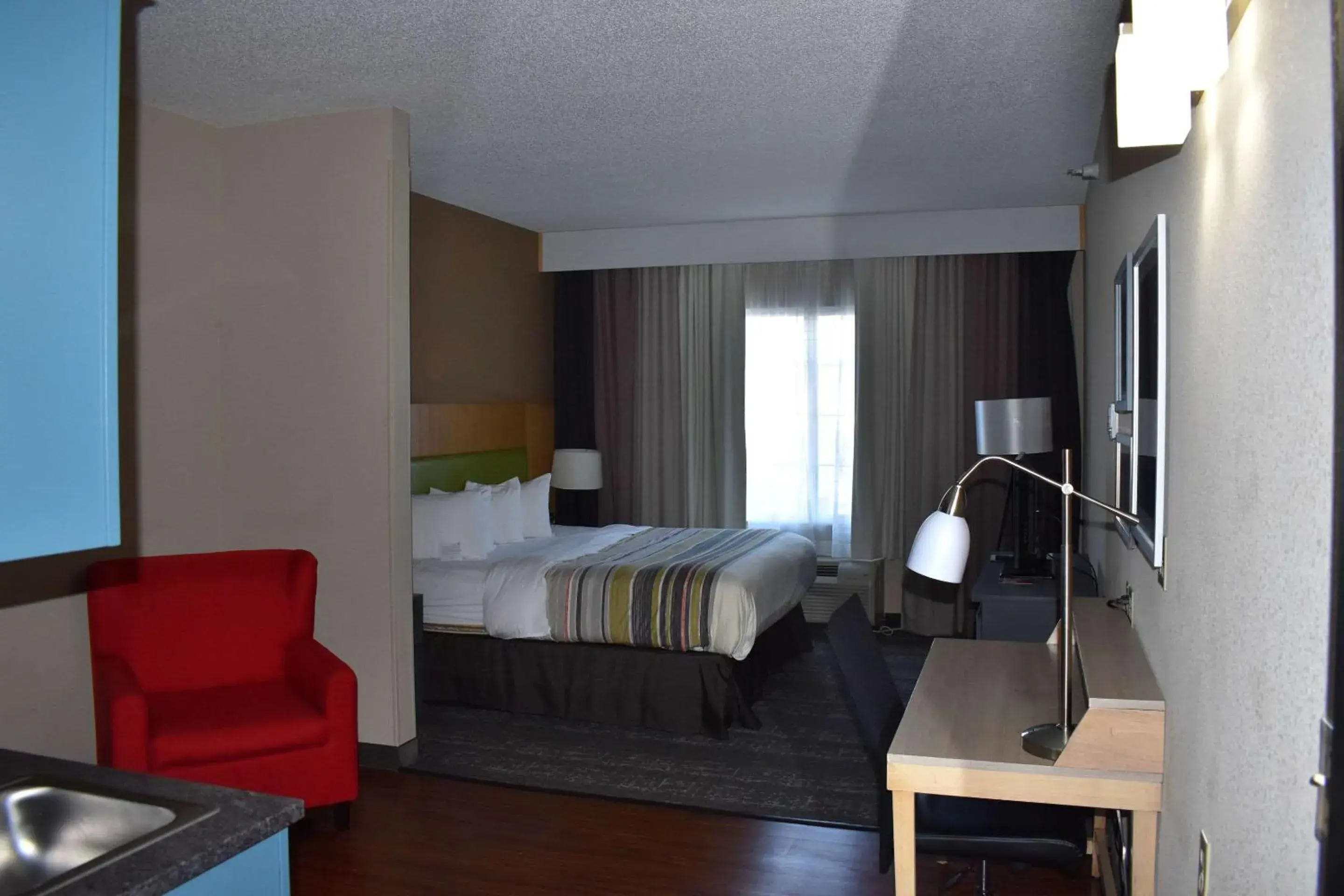 Bedroom, Bed in Country Inn & Suites by Radisson, Hagerstown, MD Bedroom, Bed in Country Inn & Suites by Radisson, Hagerstown, MD