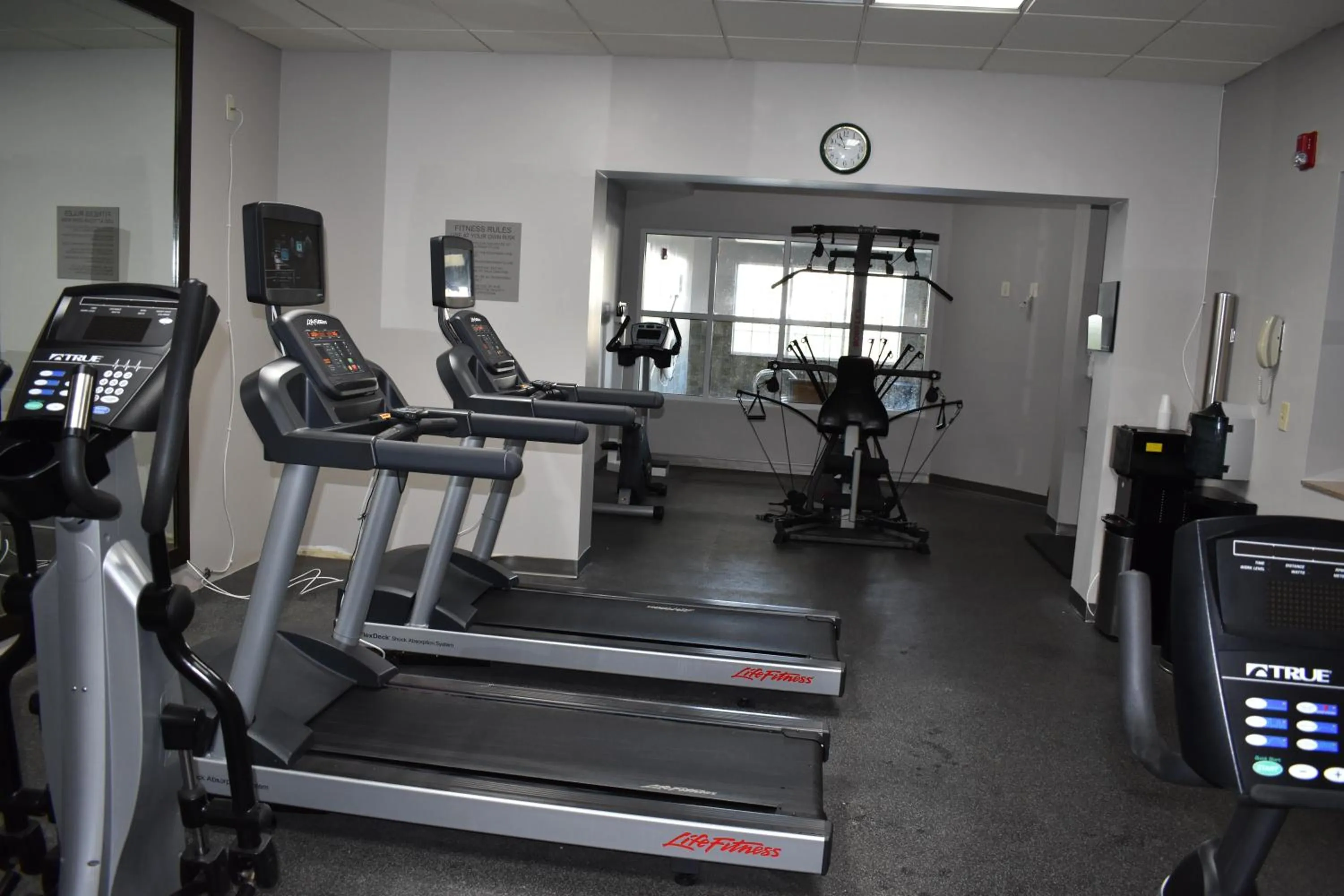 Fitness centre/facilities in Country Inn & Suites by Radisson, Hagerstown, MD