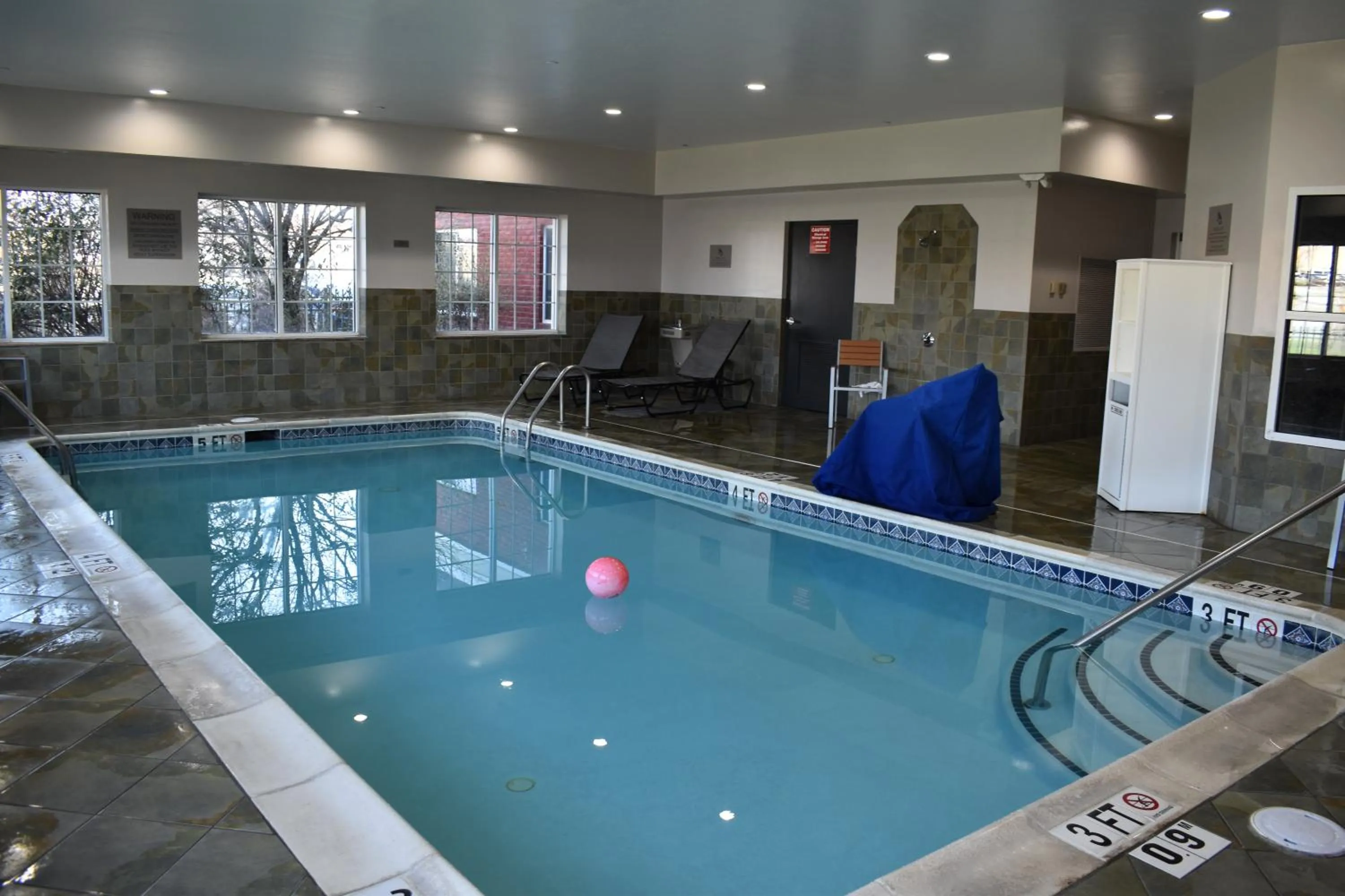 Swimming pool in Country Inn & Suites by Radisson, Hagerstown, MD