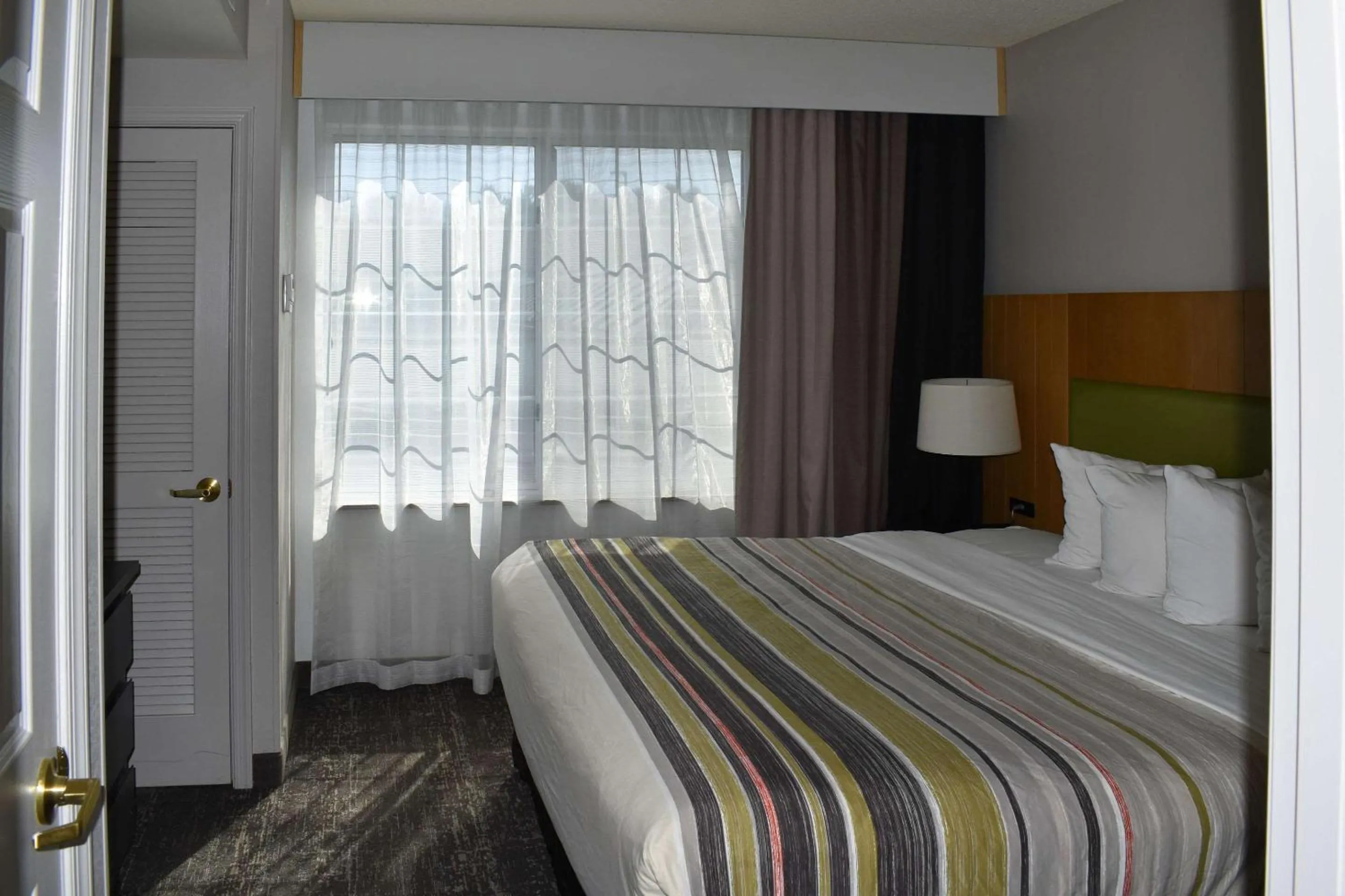 Bedroom, Bed in Country Inn & Suites by Radisson, Hagerstown, MD