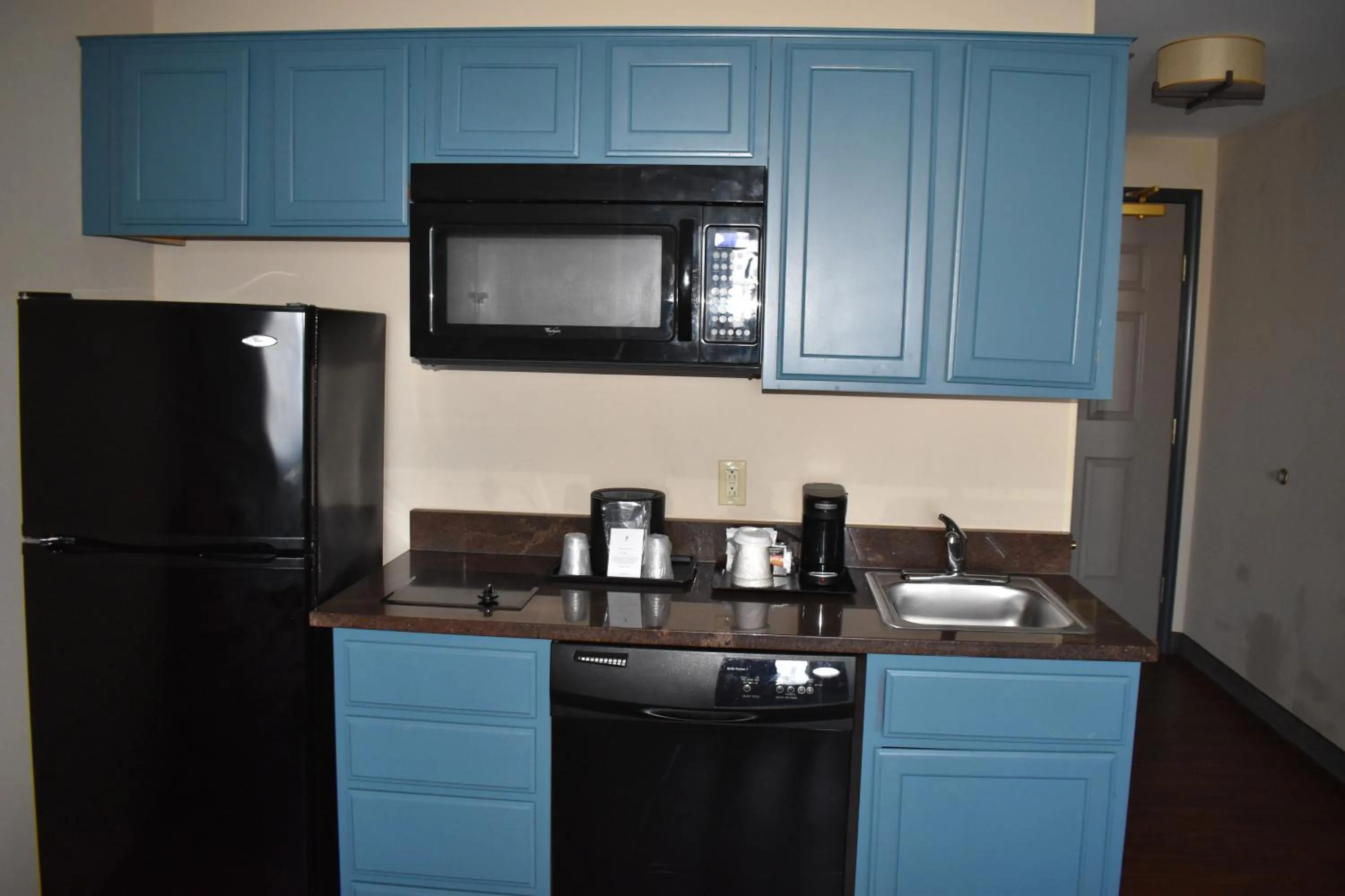 Kitchen or kitchenette in Country Inn & Suites by Radisson, Hagerstown, MD