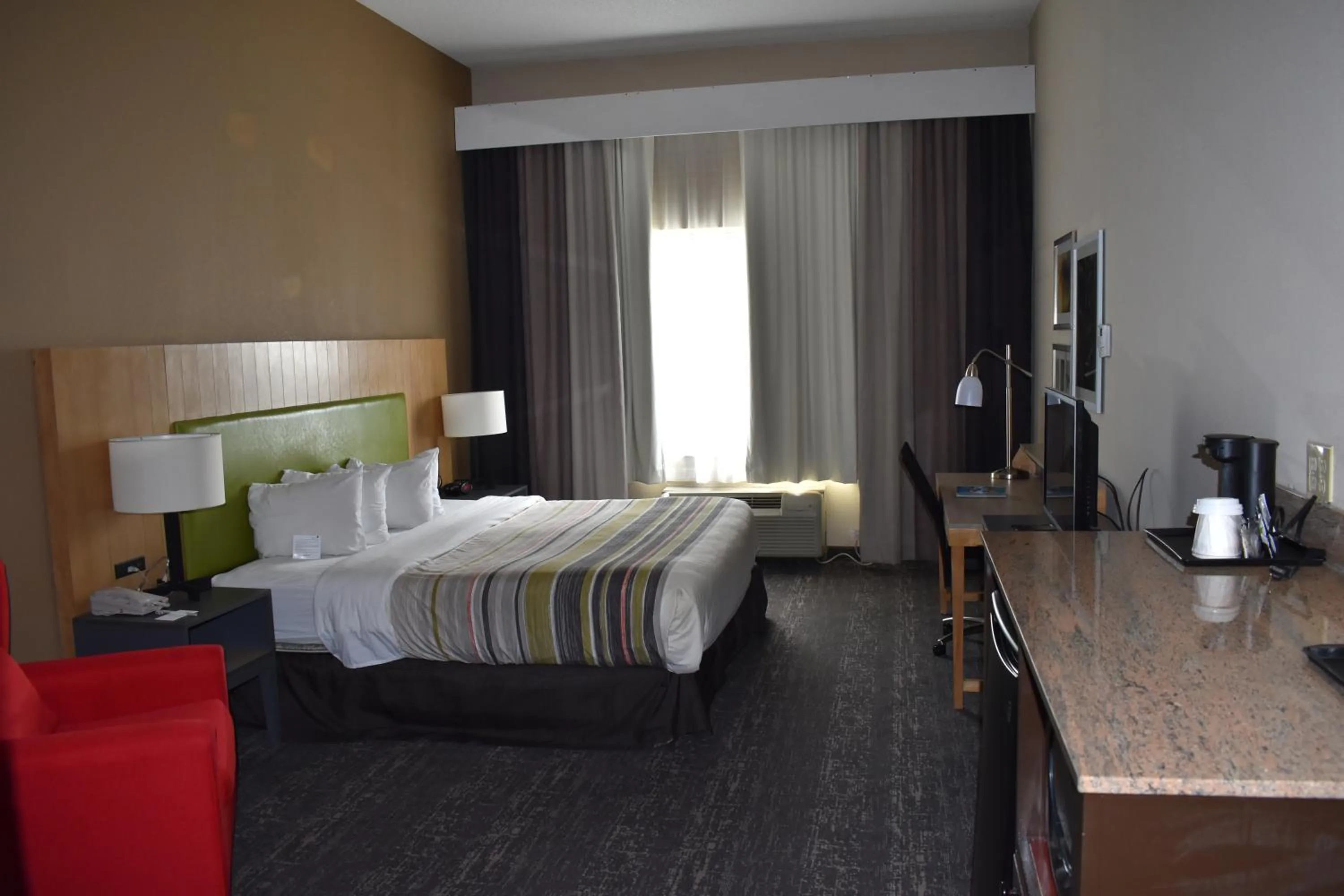 Bedroom, Bed in Country Inn & Suites by Radisson, Hagerstown, MD