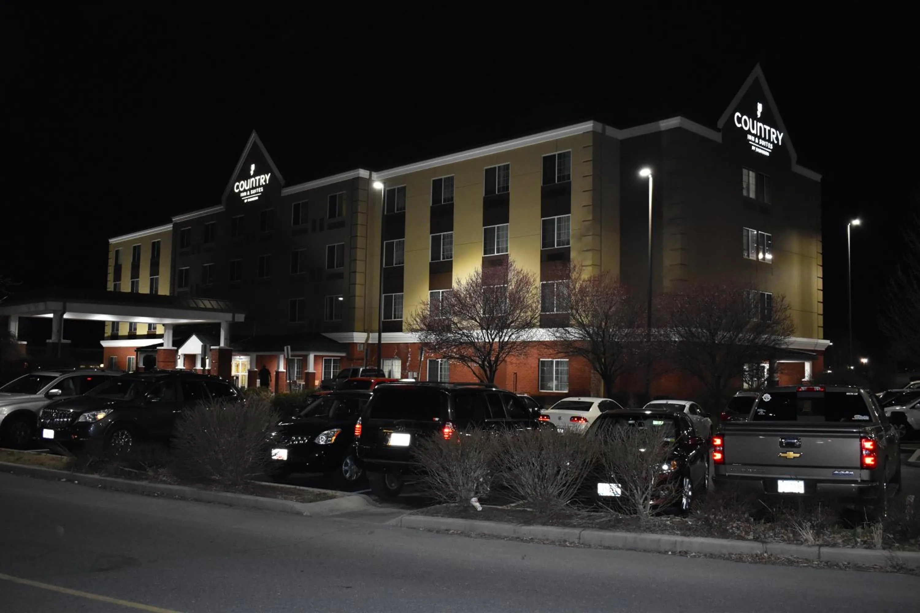 Property building in Country Inn & Suites by Radisson, Hagerstown, MD