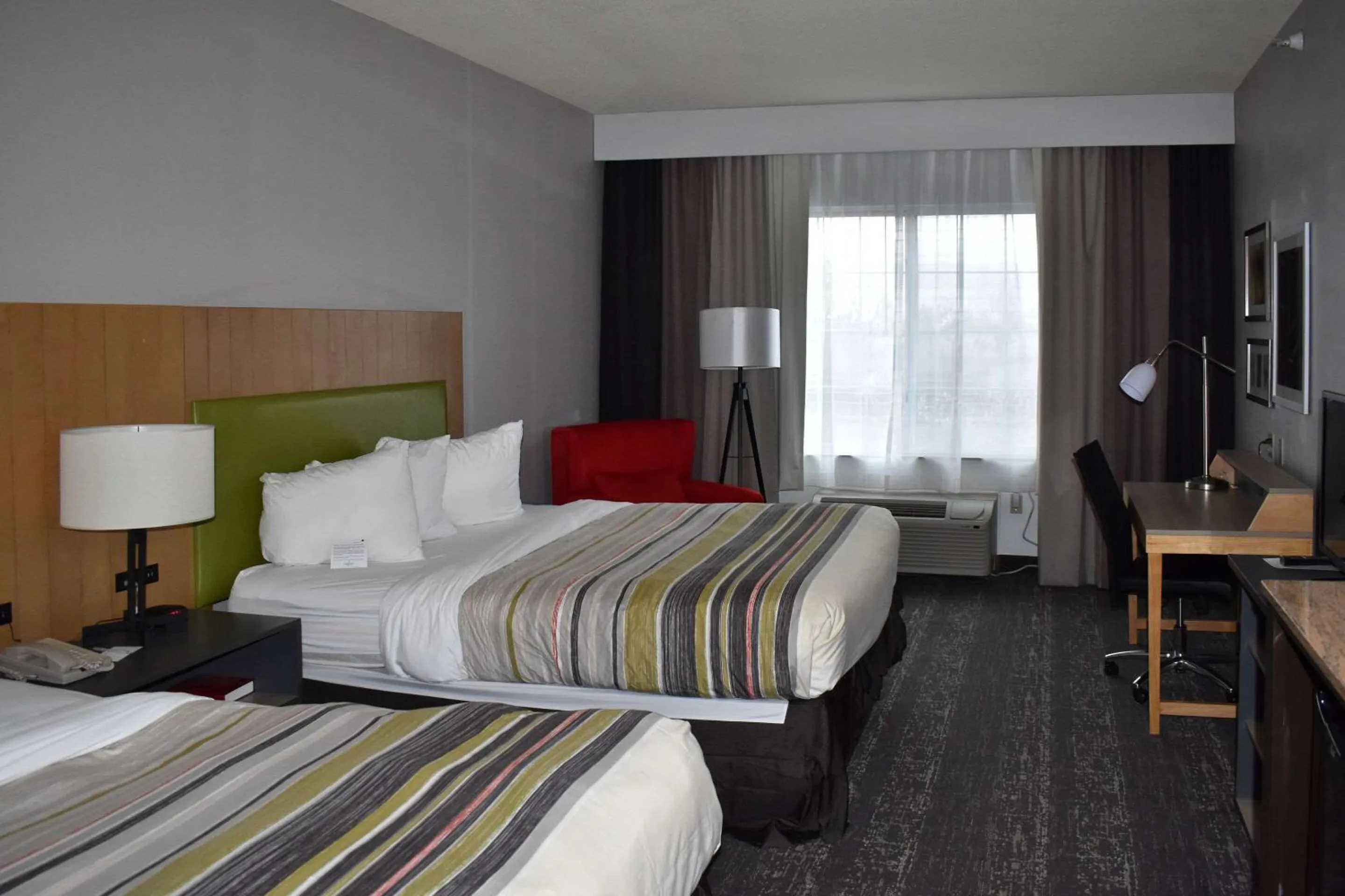 Bedroom, Bed in Country Inn & Suites by Radisson, Hagerstown, MD