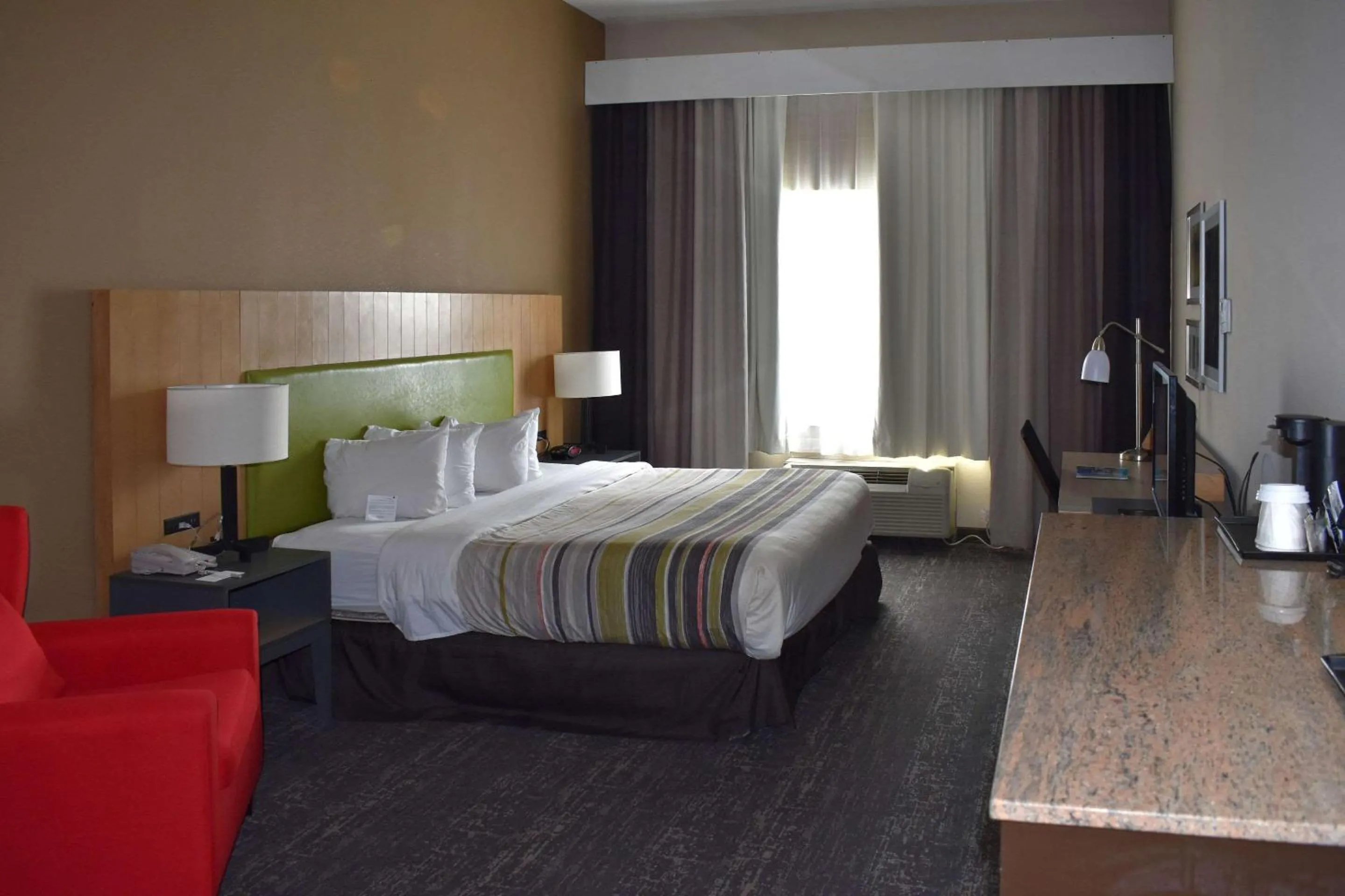 Bedroom, Bed in Country Inn & Suites by Radisson, Hagerstown, MD