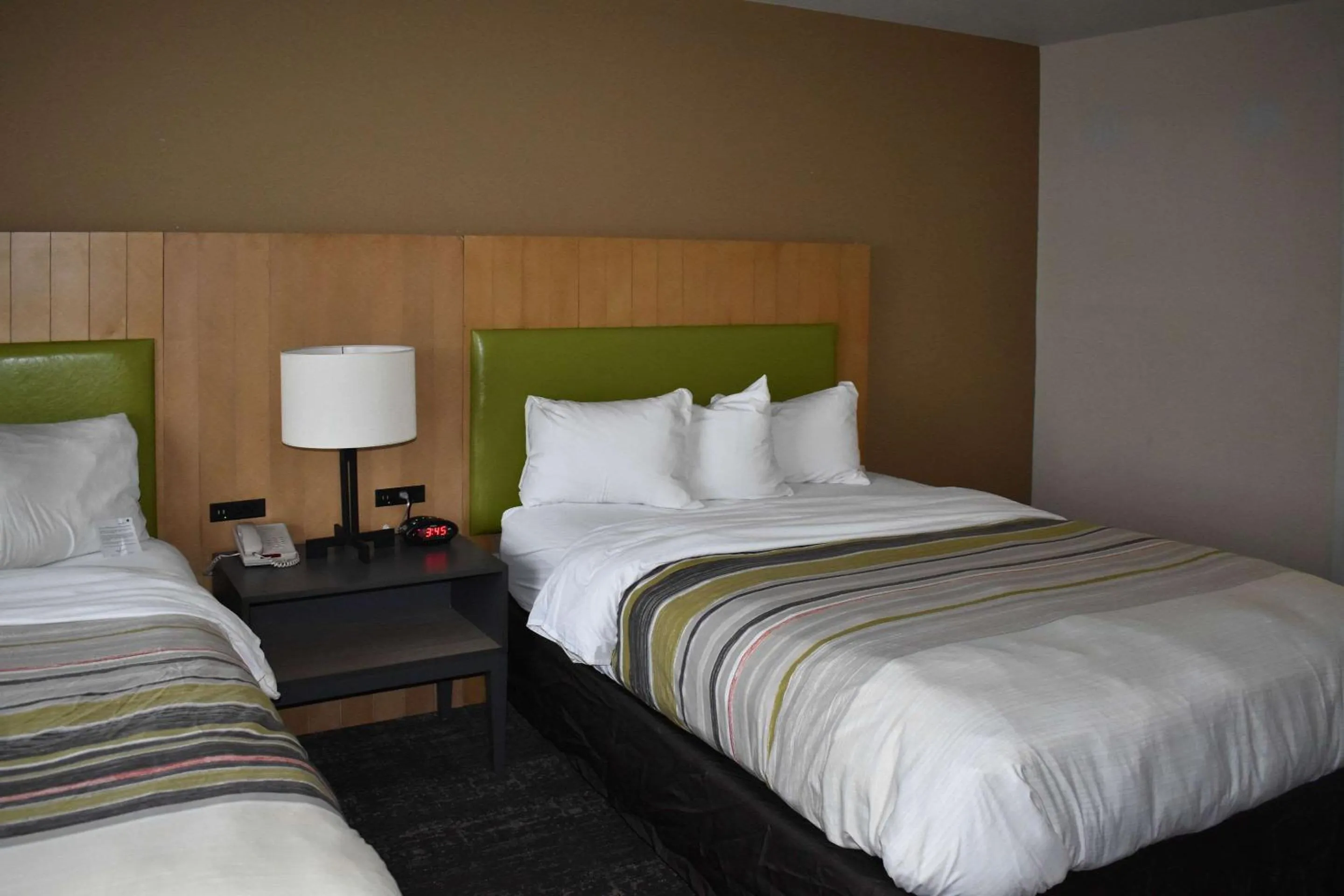 Bedroom, Bed in Country Inn & Suites by Radisson, Hagerstown, MD