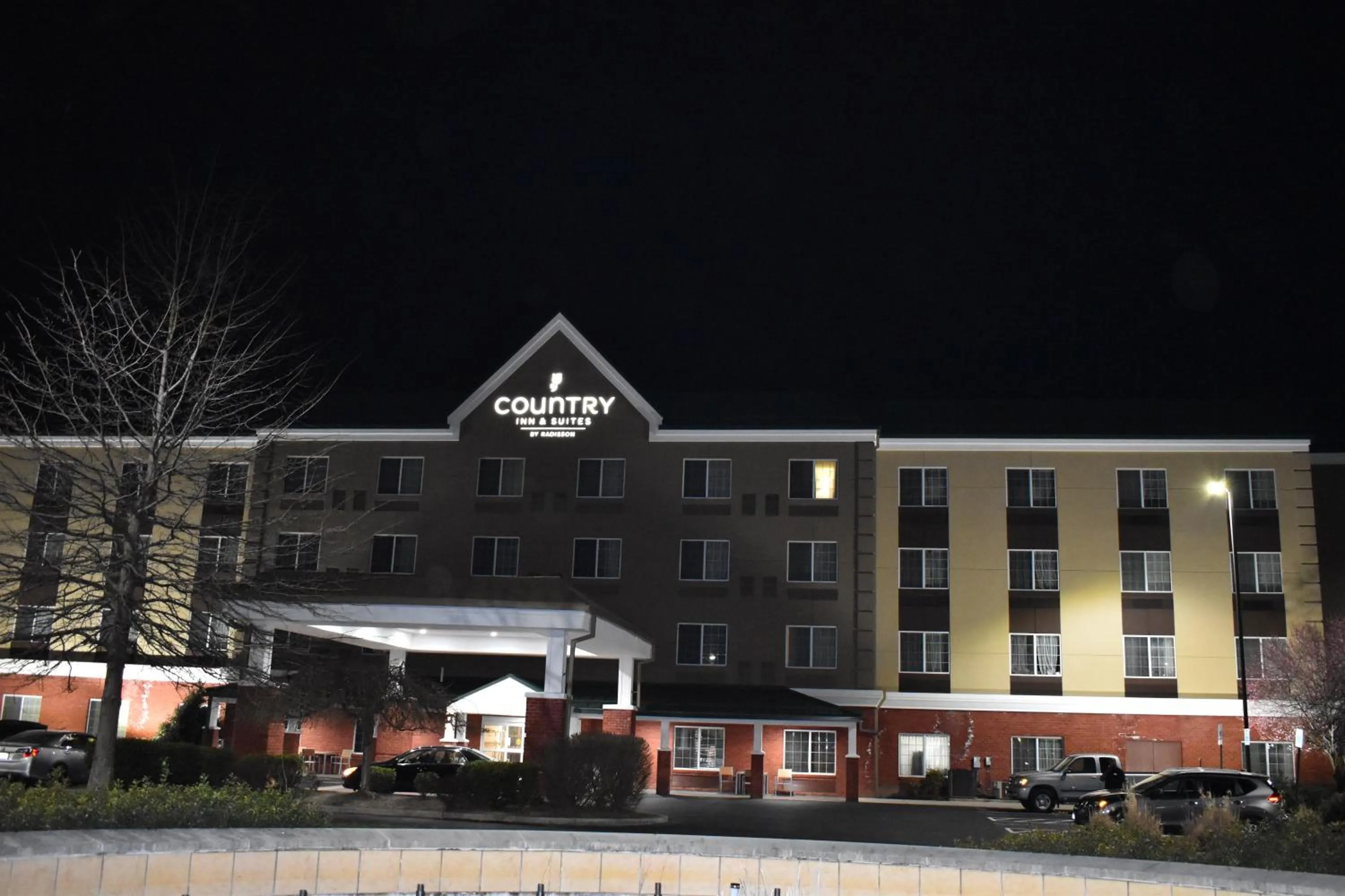 Property building in Country Inn & Suites by Radisson, Hagerstown, MD