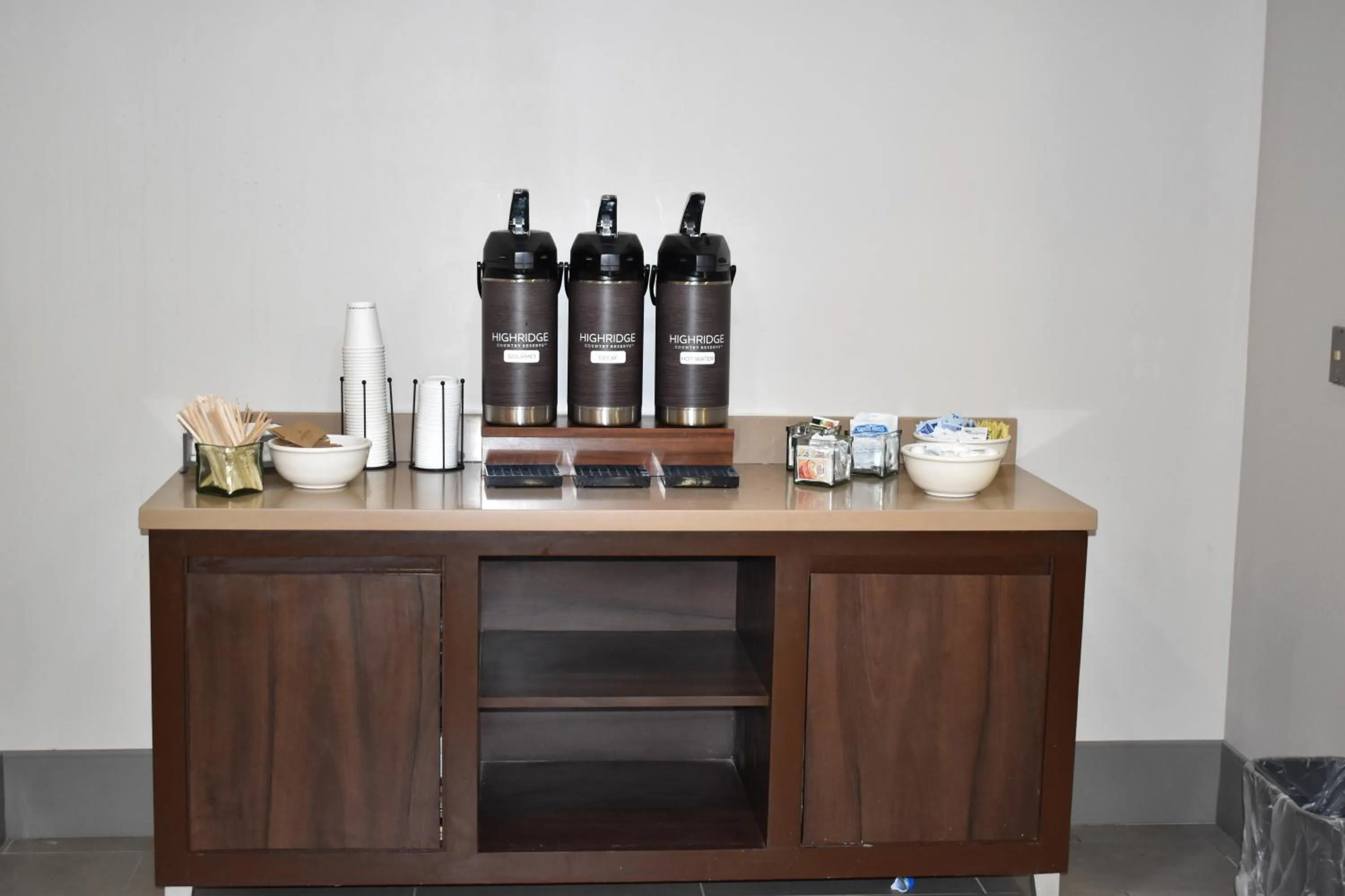 Communal lounge/ TV room in Country Inn & Suites by Radisson, Hagerstown, MD