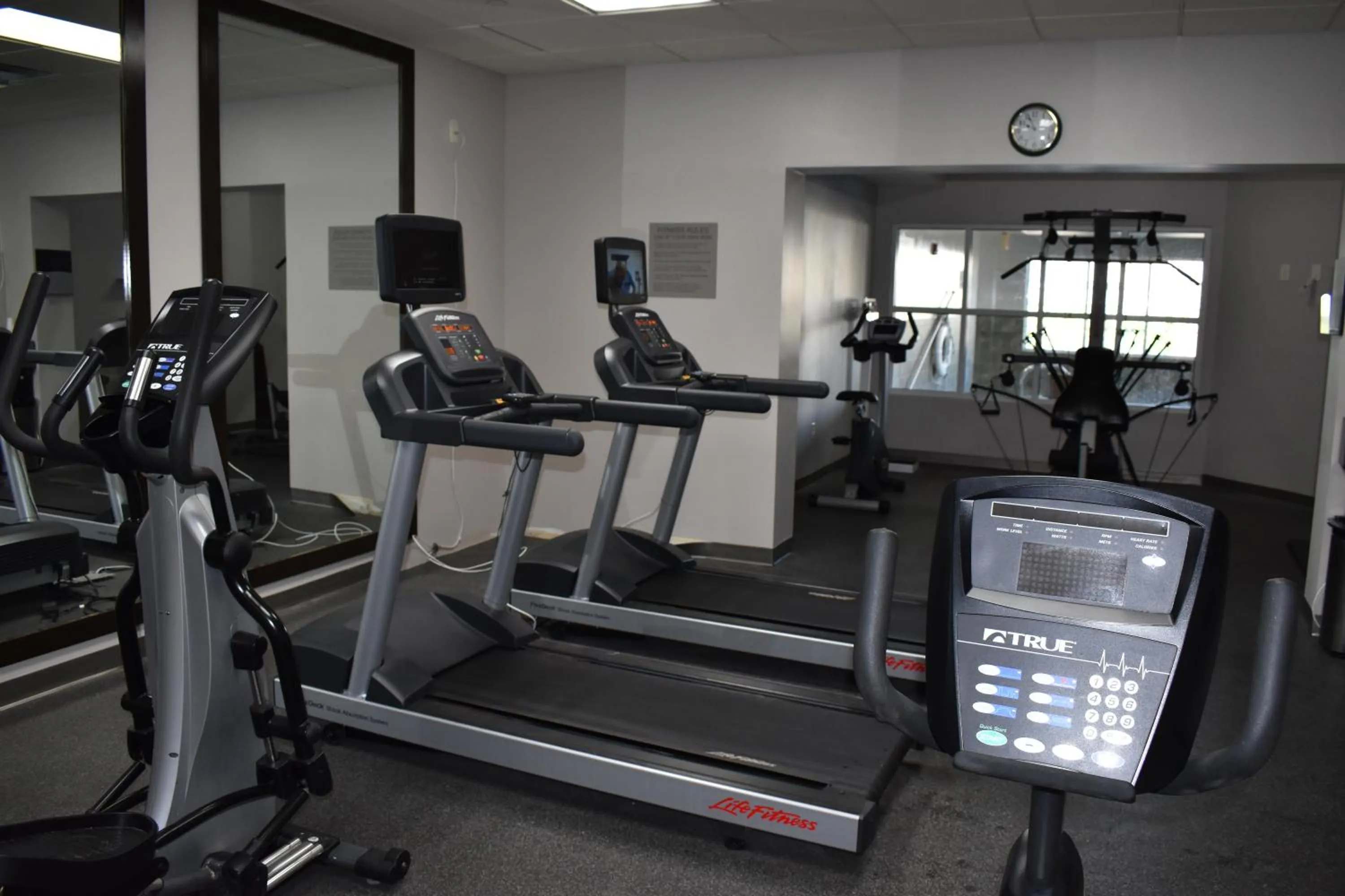 Fitness centre/facilities in Country Inn & Suites by Radisson, Hagerstown, MD