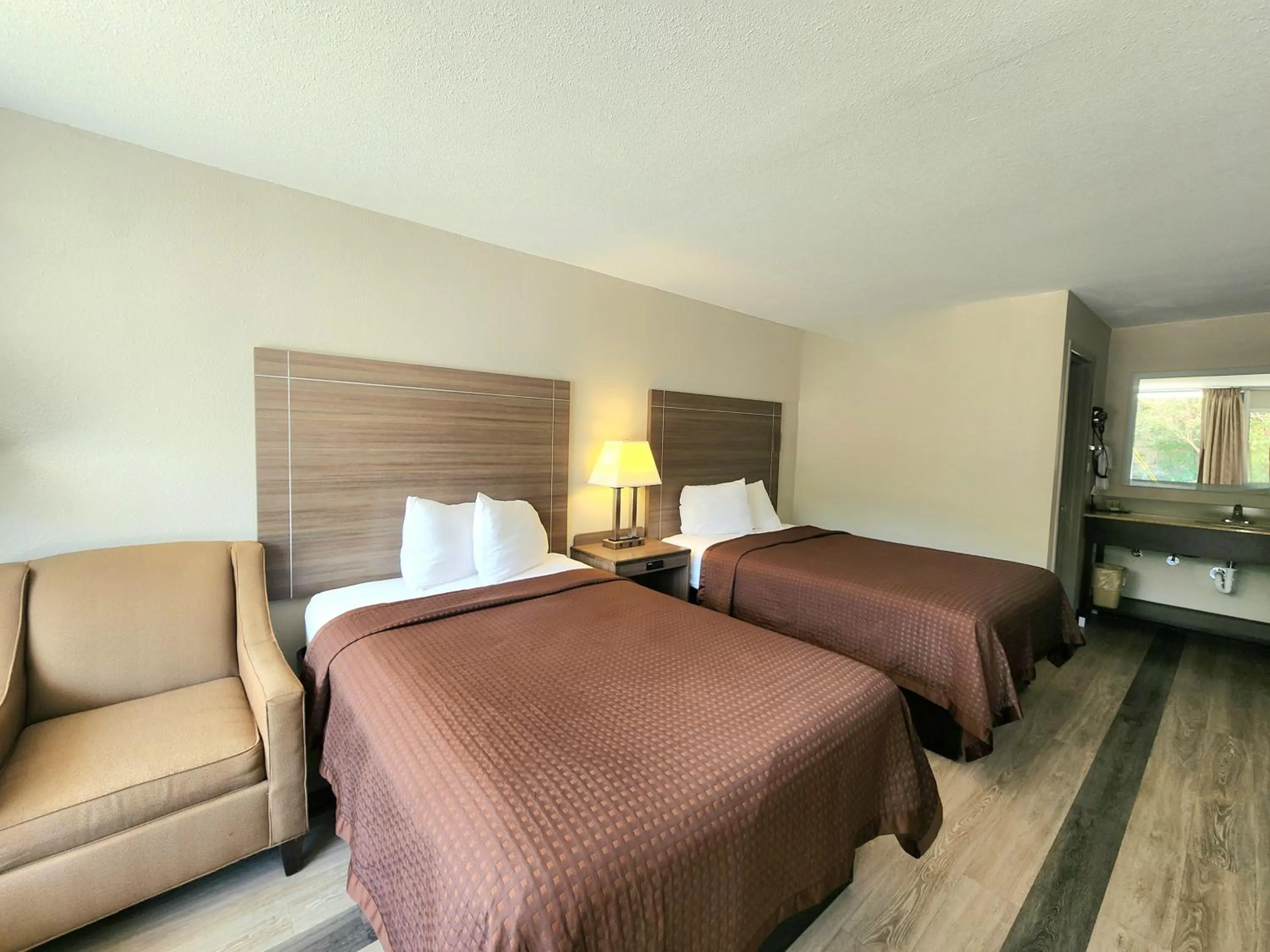 Bed in Days Inn by Wyndham Seguin TX