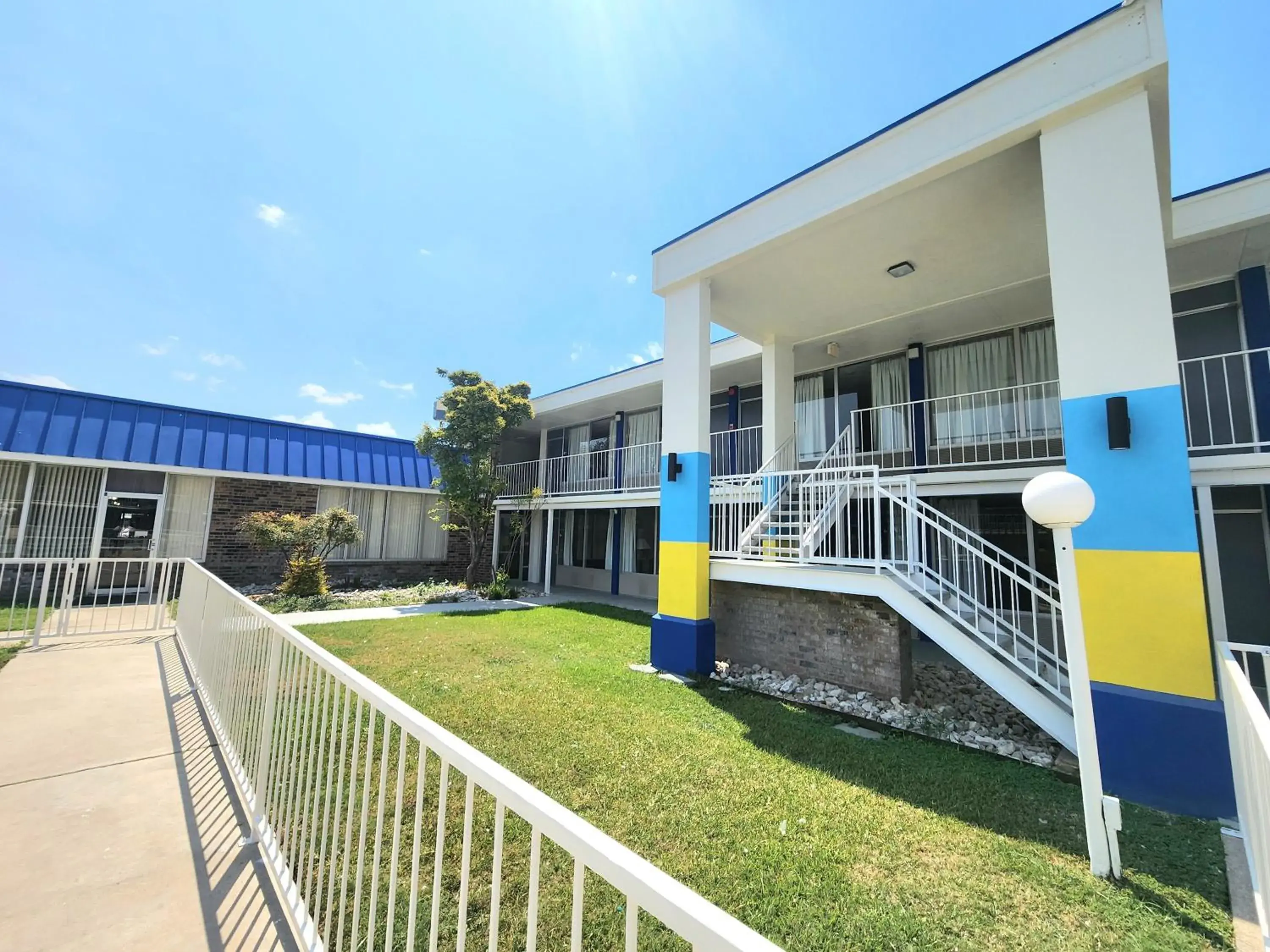 Property building in Days Inn by Wyndham Seguin TX Property building in Days Inn by Wyndham Seguin TX