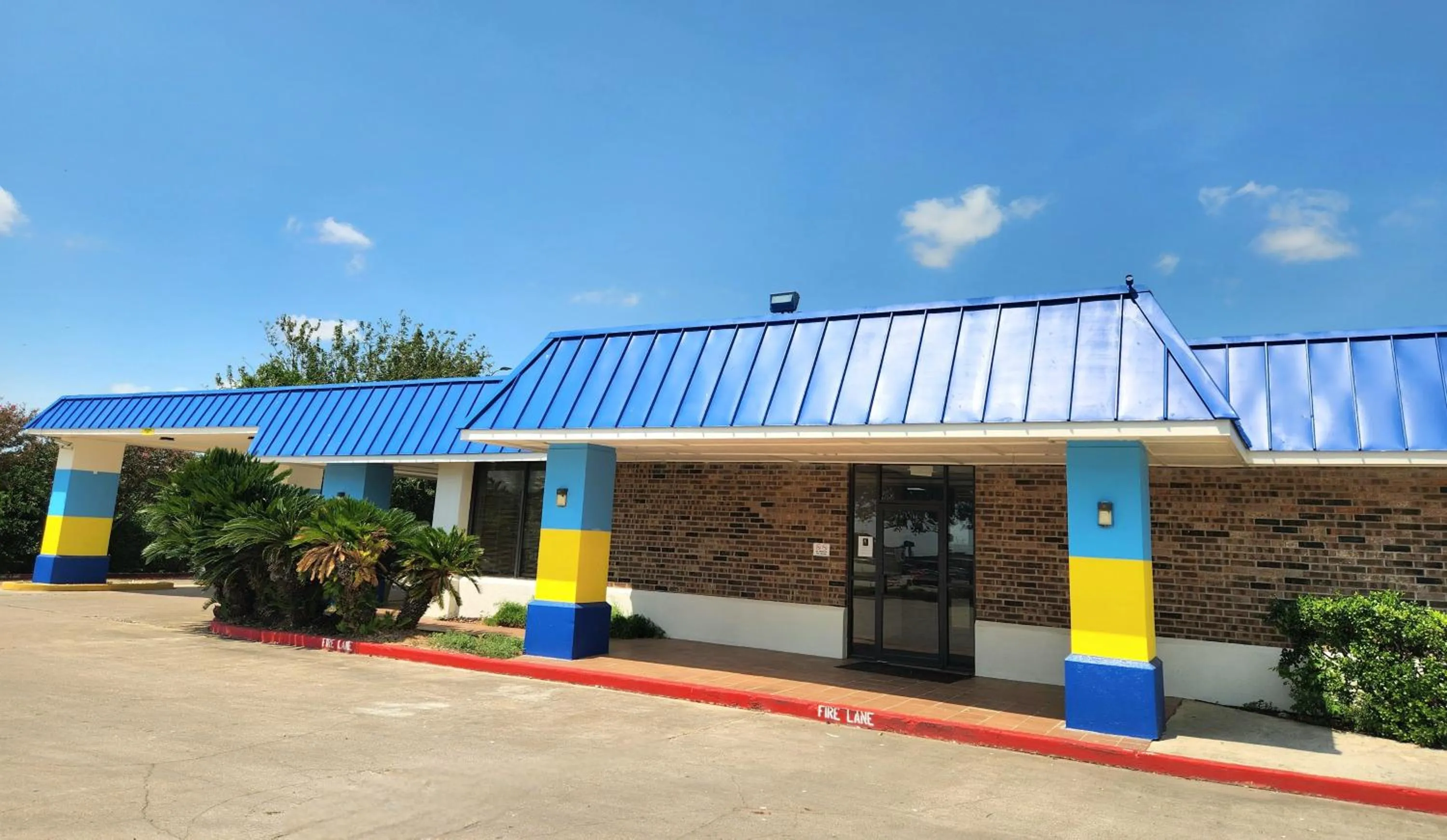 Property building in Days Inn by Wyndham Seguin TX