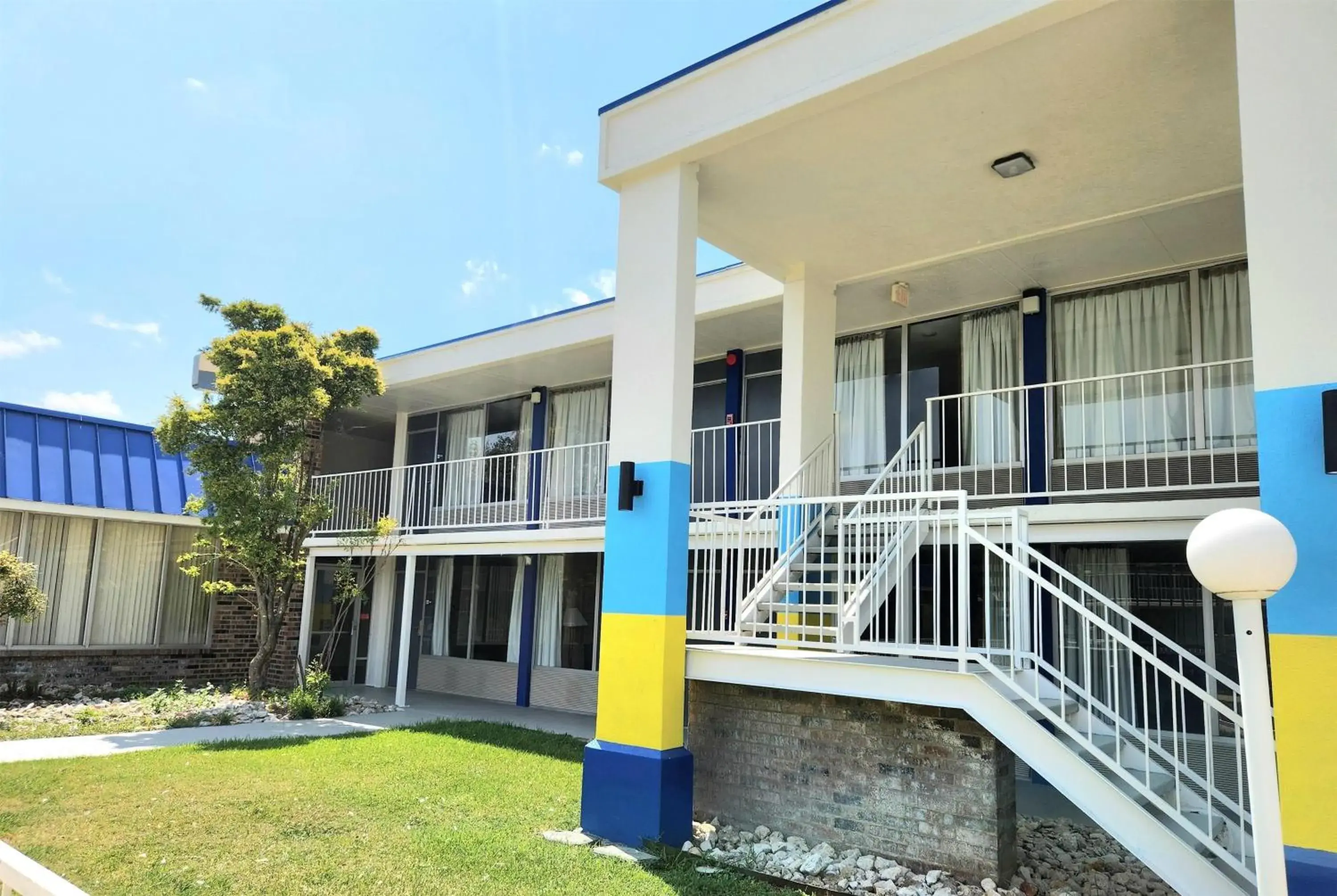 Property building in Days Inn by Wyndham Seguin TX Property building in Days Inn by Wyndham Seguin TX