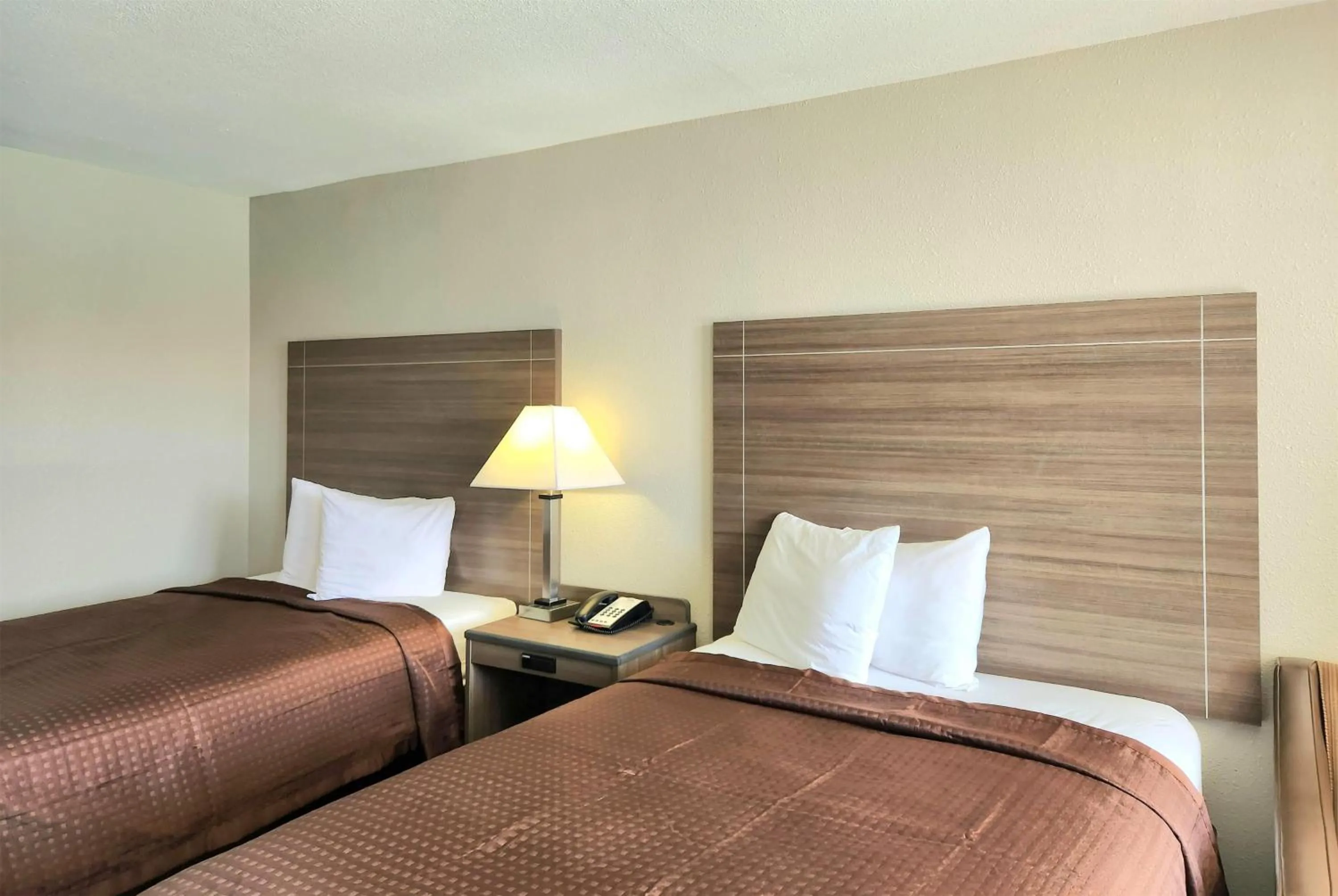 Photo of the whole room, Bed in Days Inn by Wyndham Seguin TX