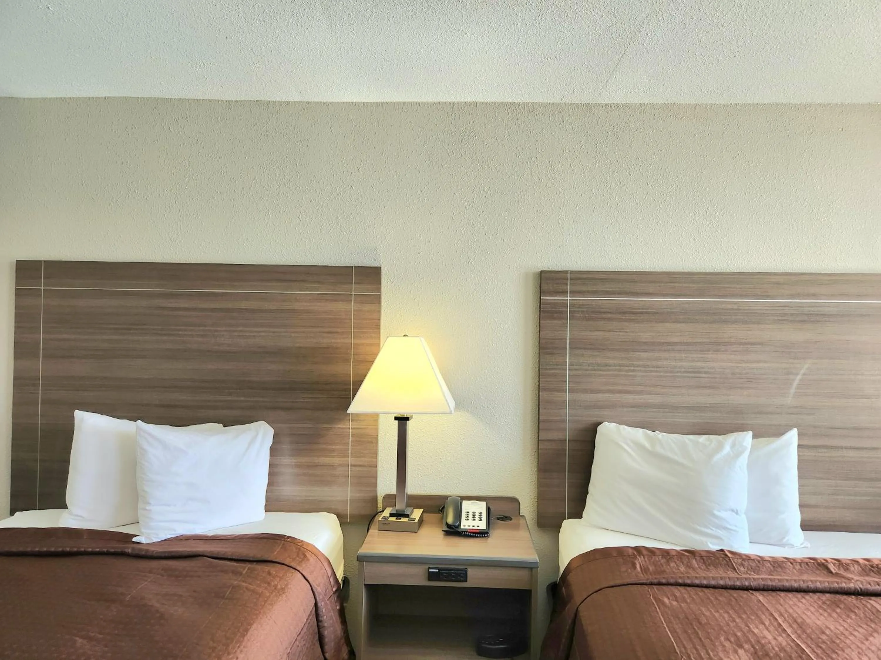 Bed in Days Inn by Wyndham Seguin TX