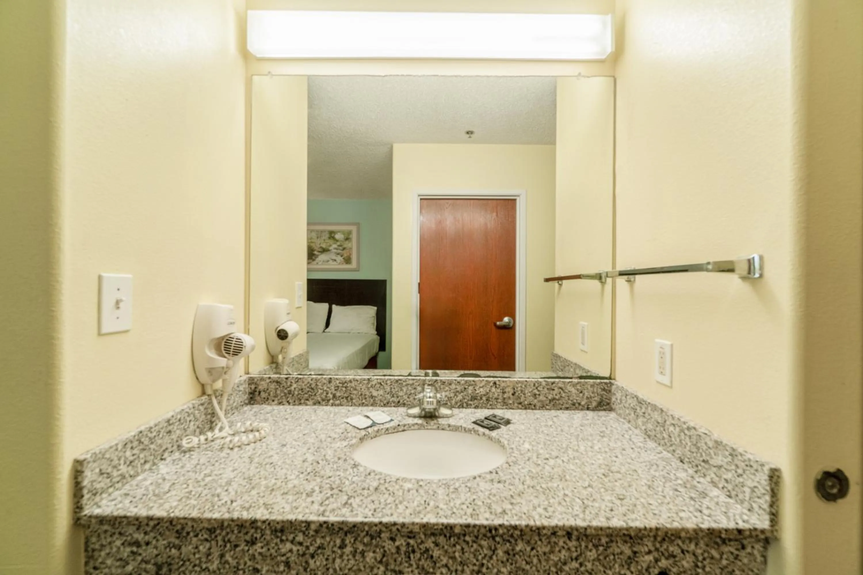 Bathroom in Capital O Fairway Inn - Baytown La Porte TX