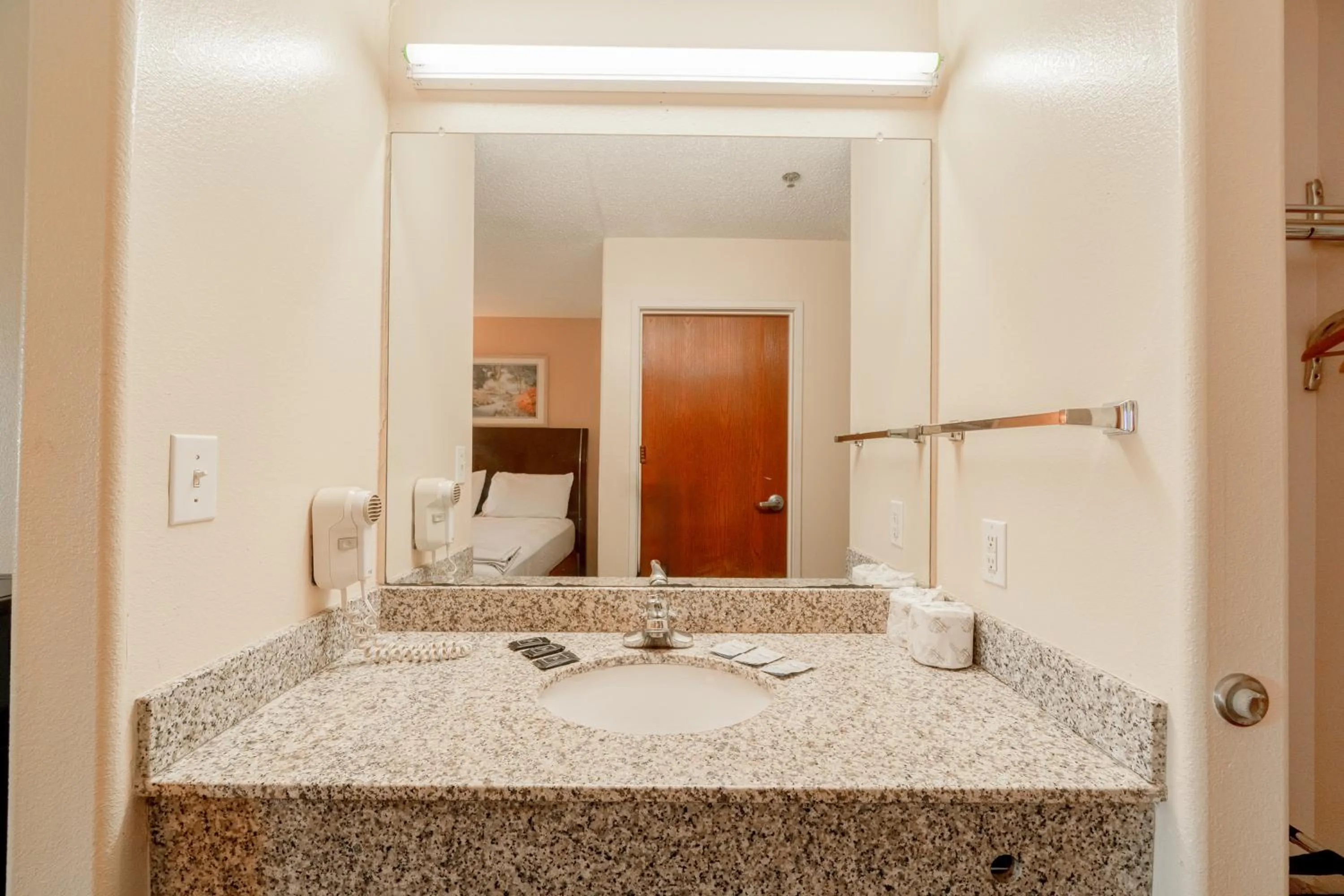 Bathroom in Capital O Fairway Inn - Baytown La Porte TX
