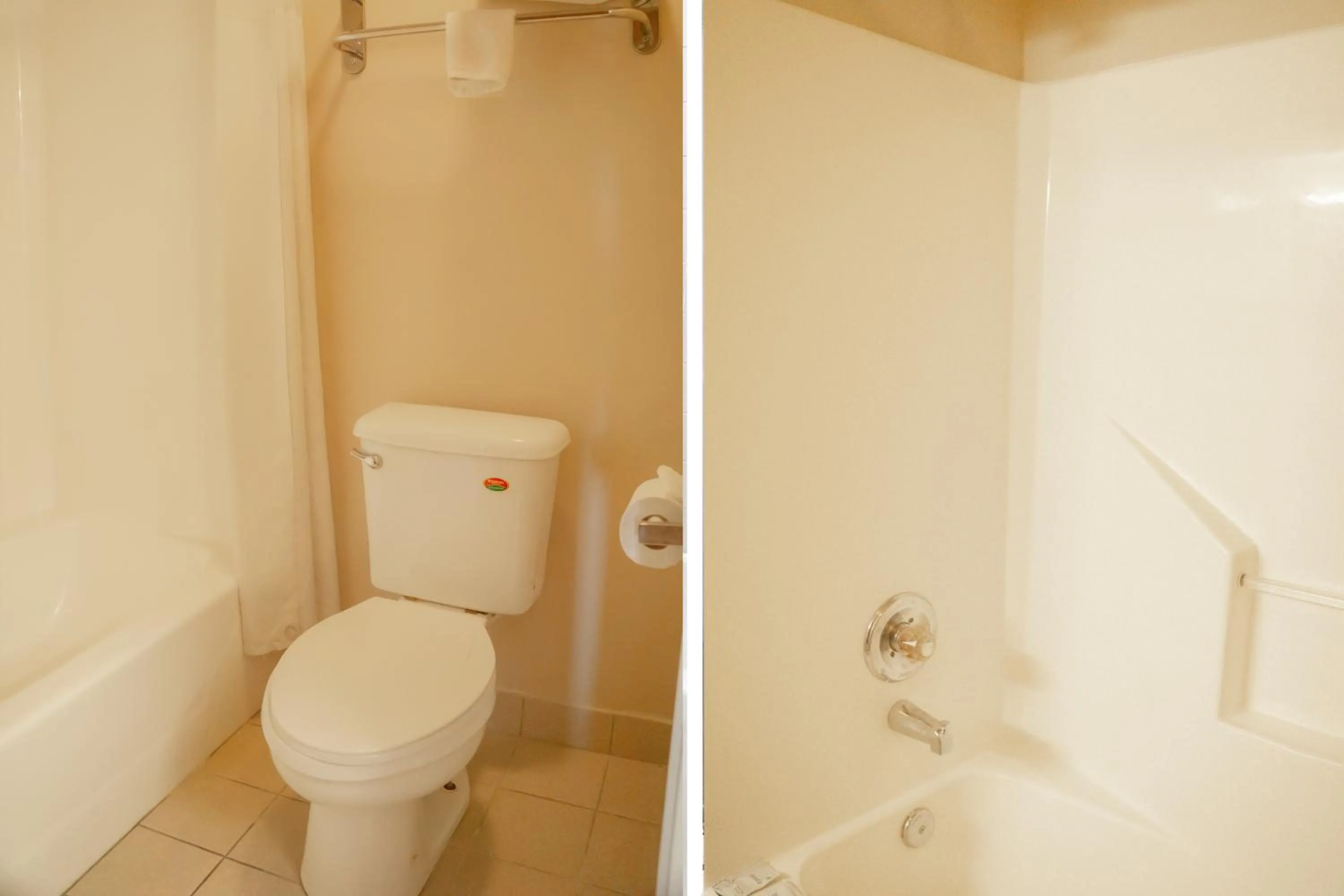 Bathroom in Capital O Fairway Inn - Baytown La Porte TX